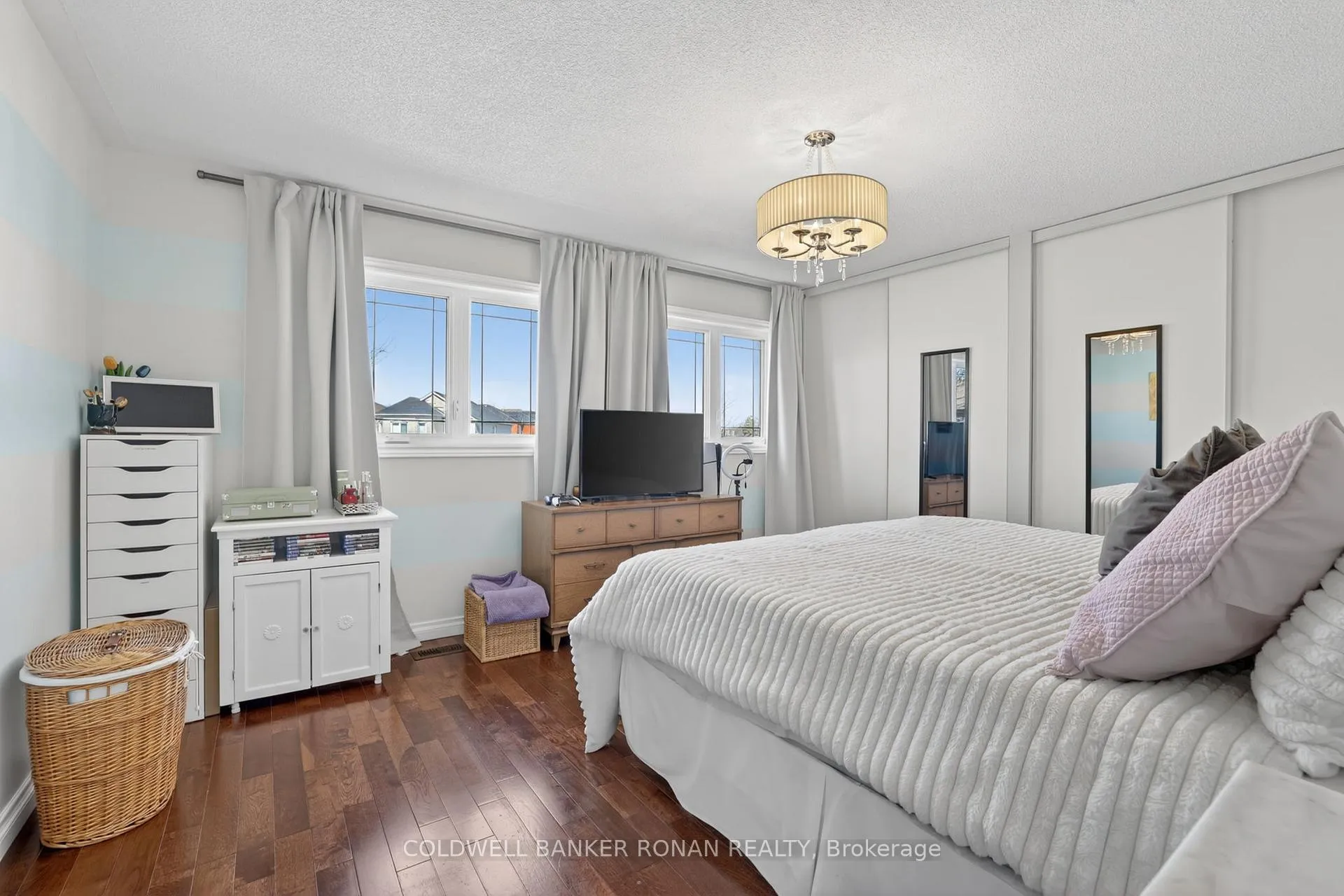 Photo 19 of 240 Howard Crescent, Orangeville — HOMEH