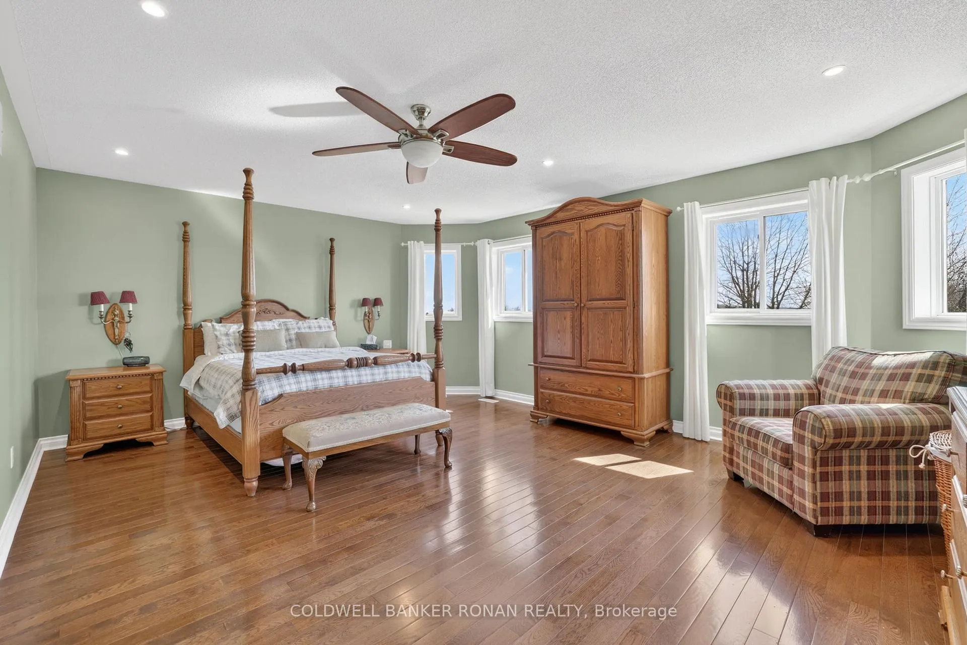 Photo 26 of 240 Howard Crescent, Orangeville — HOMEH