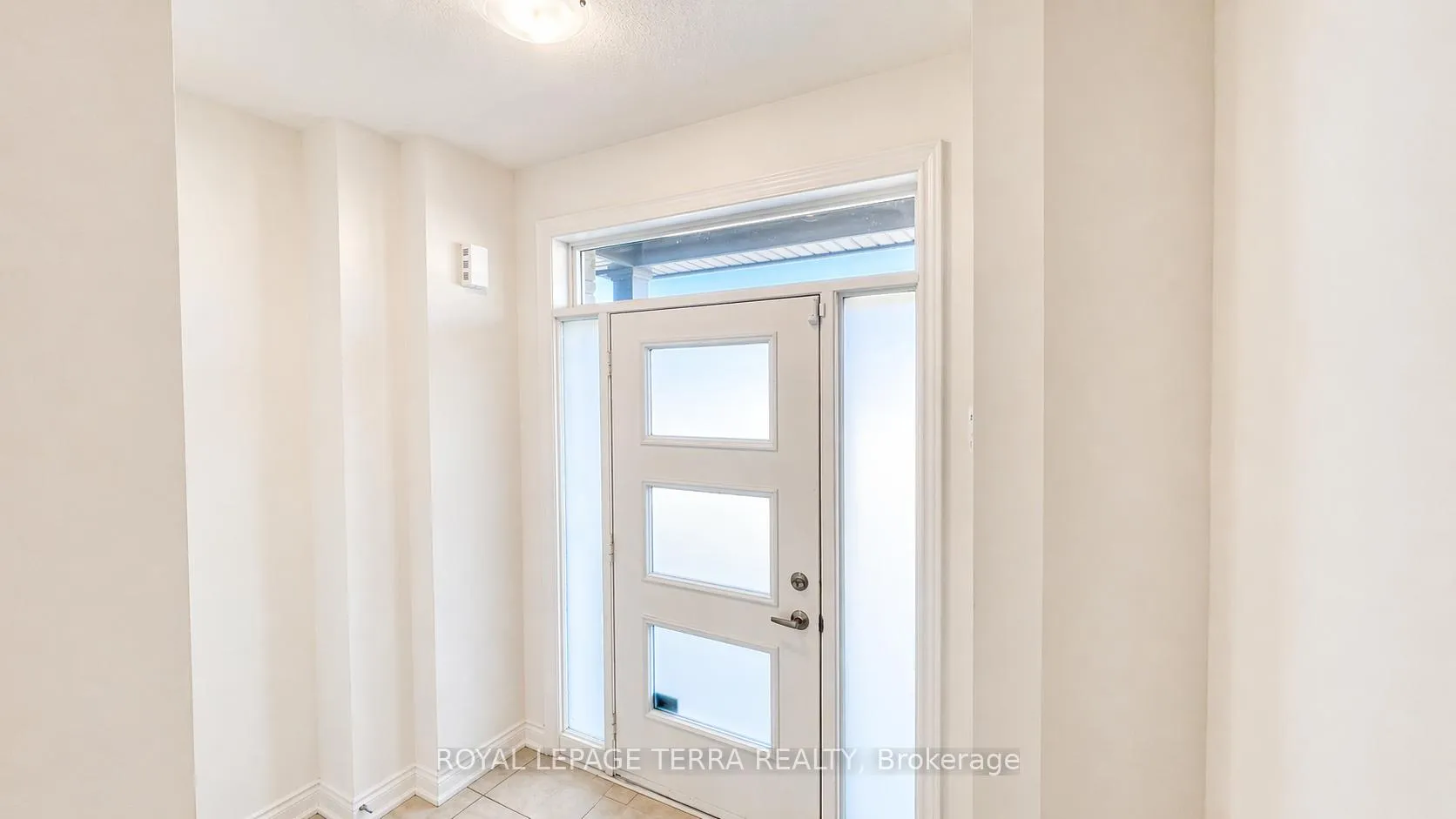 Photo 4 of 144 Bloomfield Crescent, Cambridge — HOMEH