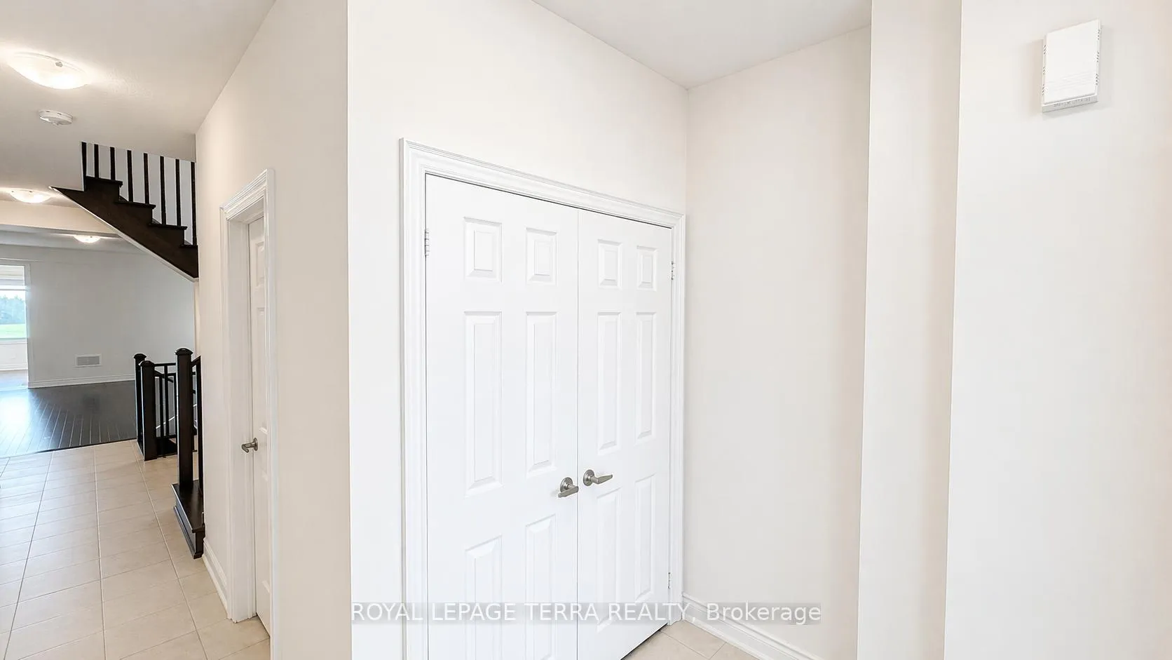 Photo 5 of 144 Bloomfield Crescent, Cambridge — HOMEH