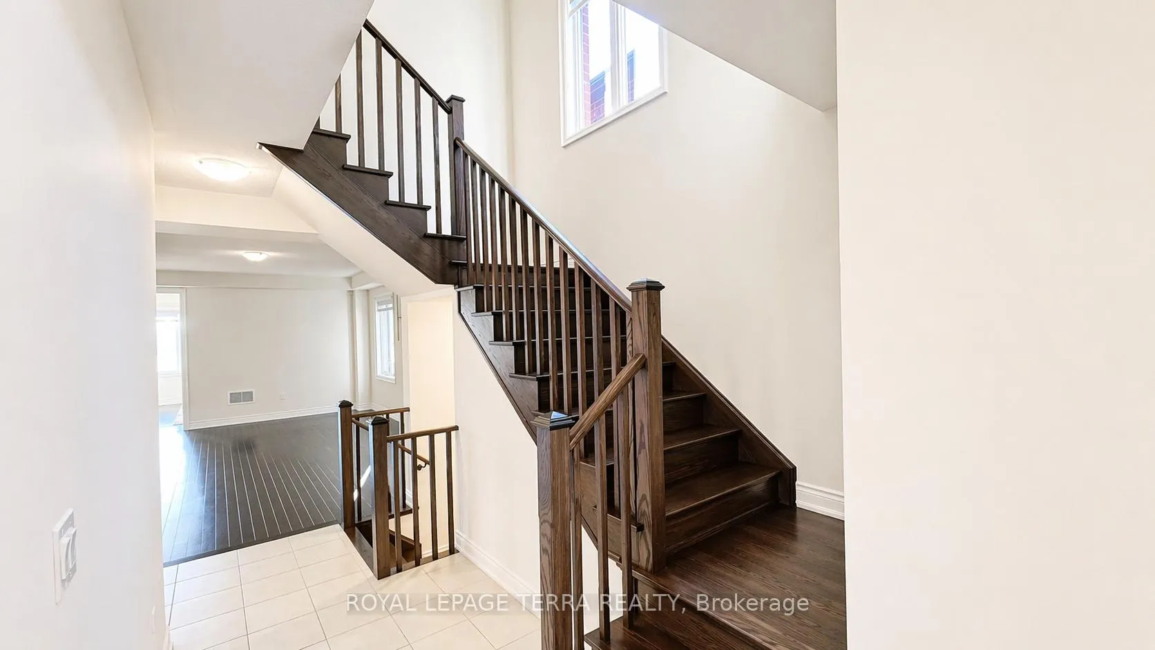 Photo 7 of 144 Bloomfield Crescent, Cambridge — HOMEH