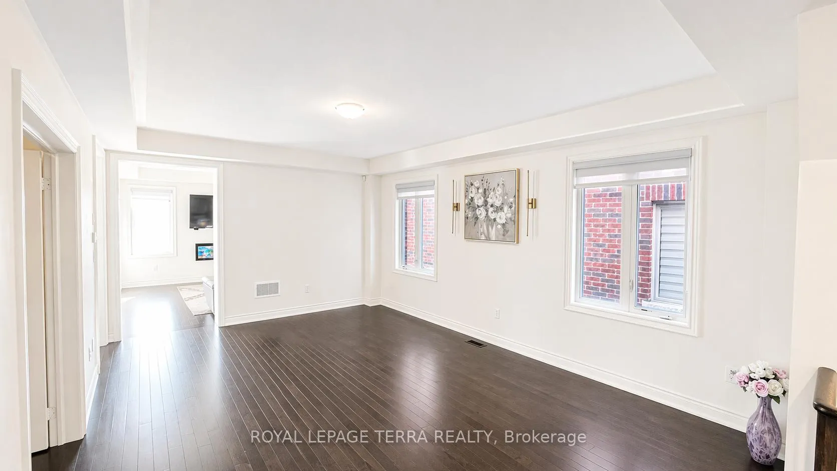 Photo 9 of 144 Bloomfield Crescent, Cambridge — HOMEH