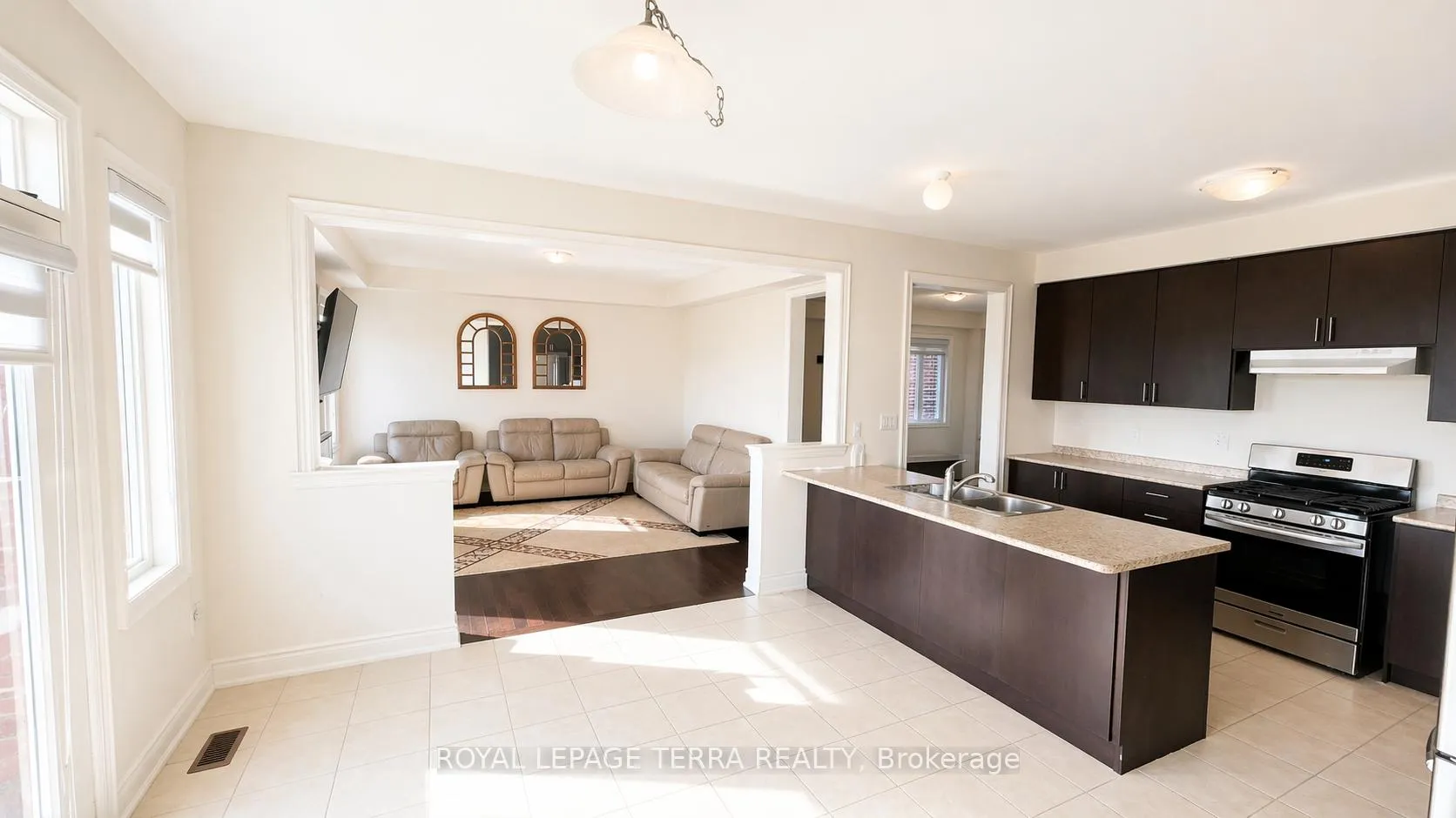 Photo 17 of 144 Bloomfield Crescent, Cambridge — HOMEH