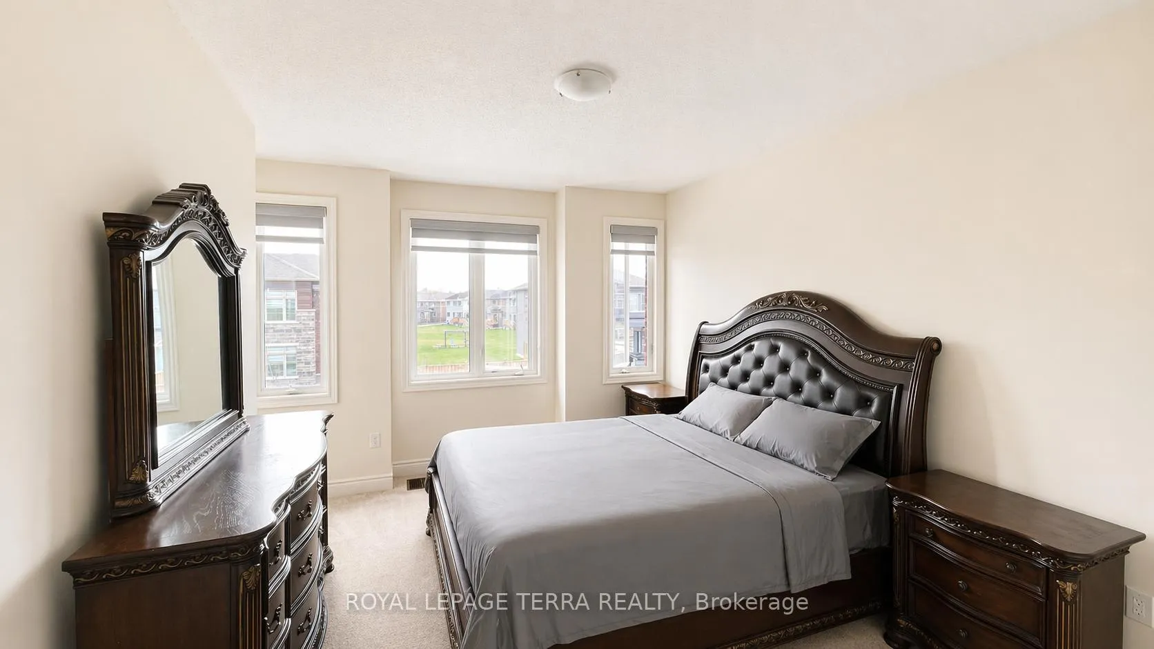 Photo 25 of 144 Bloomfield Crescent, Cambridge — HOMEH