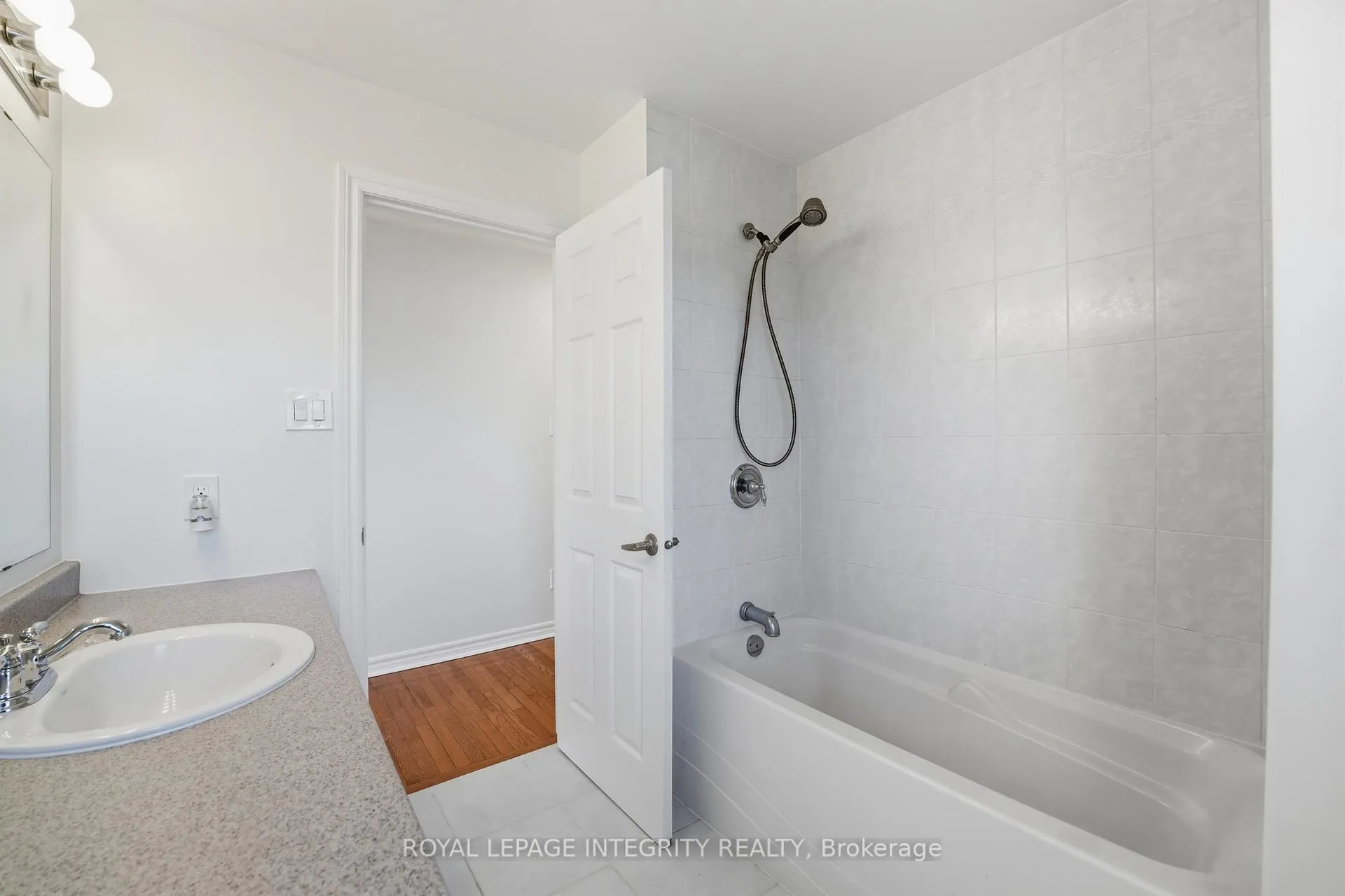 Photo 31 of 200 Burnaby Drive, Ottawa, Stittsville (North) — HOMEH