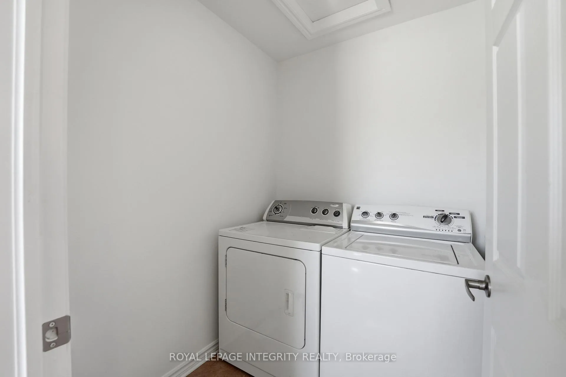 Photo 32 of 200 Burnaby Drive, Ottawa, Stittsville (North) — HOMEH