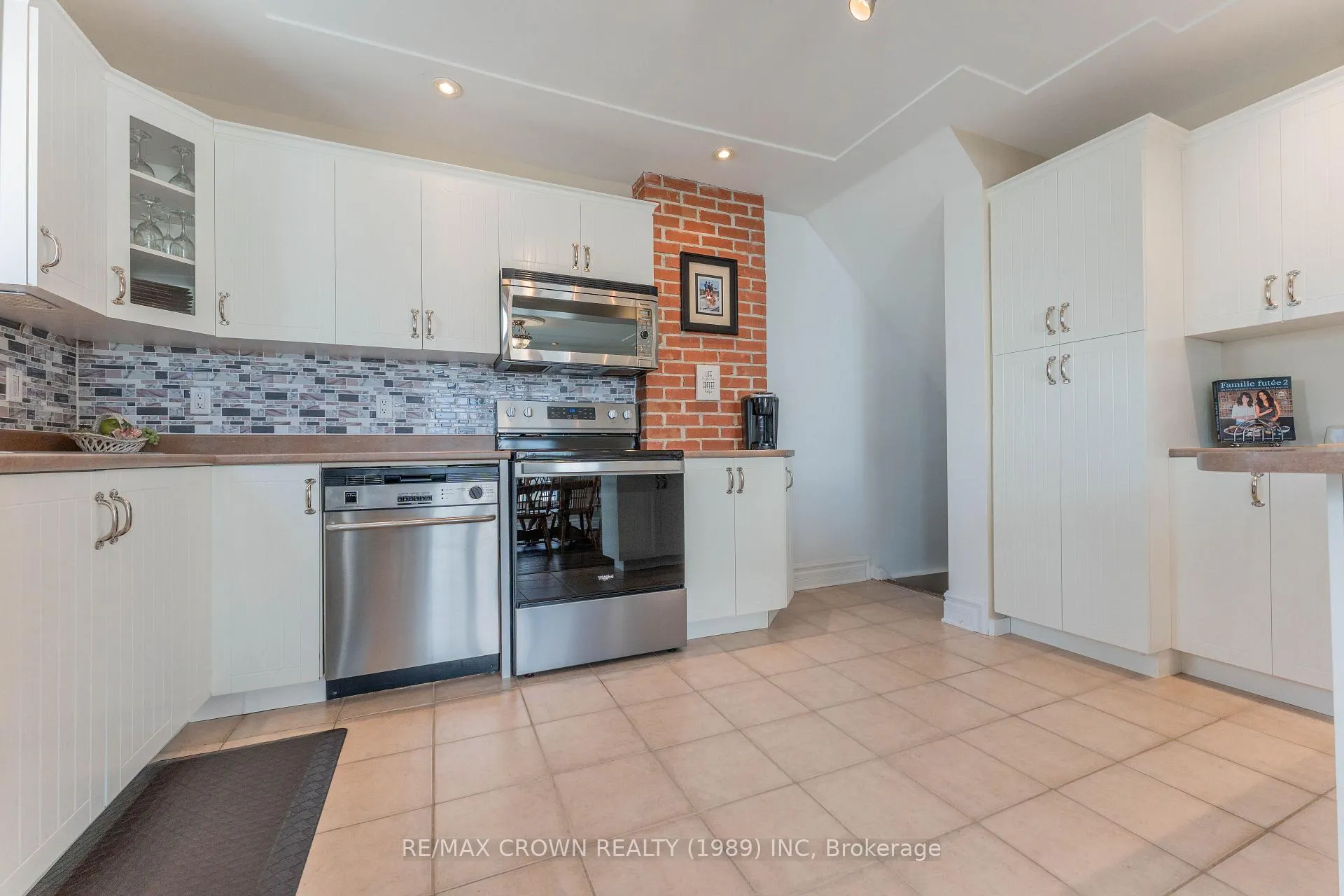Photo 16 of 20 Victoria Street, Kapuskasing — HOMEH