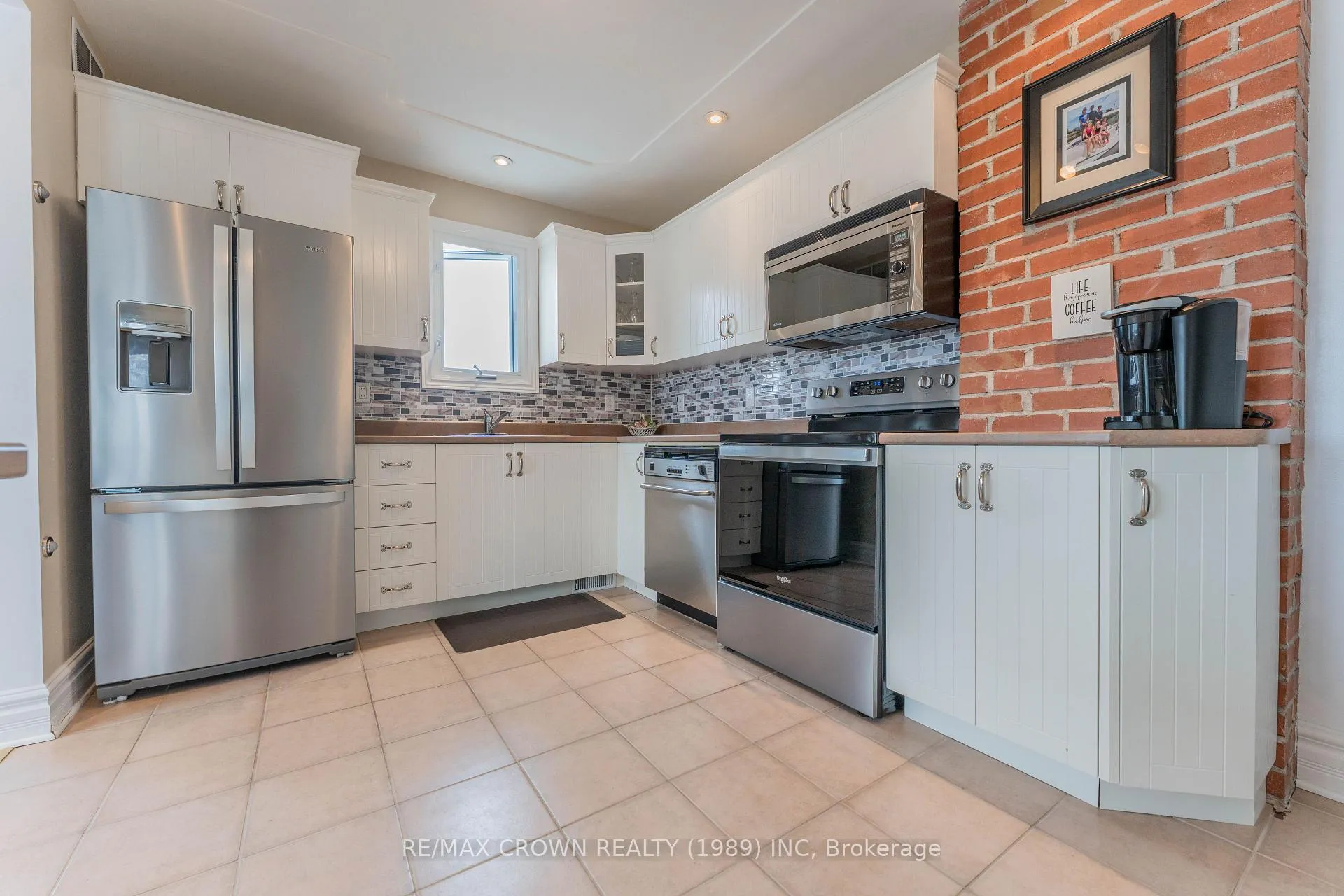 Photo 18 of 20 Victoria Street, Kapuskasing — HOMEH