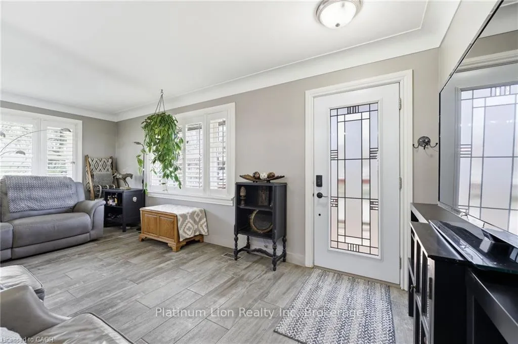 Photo 6 of 393 Nelson Street, Brantford — HOMEH