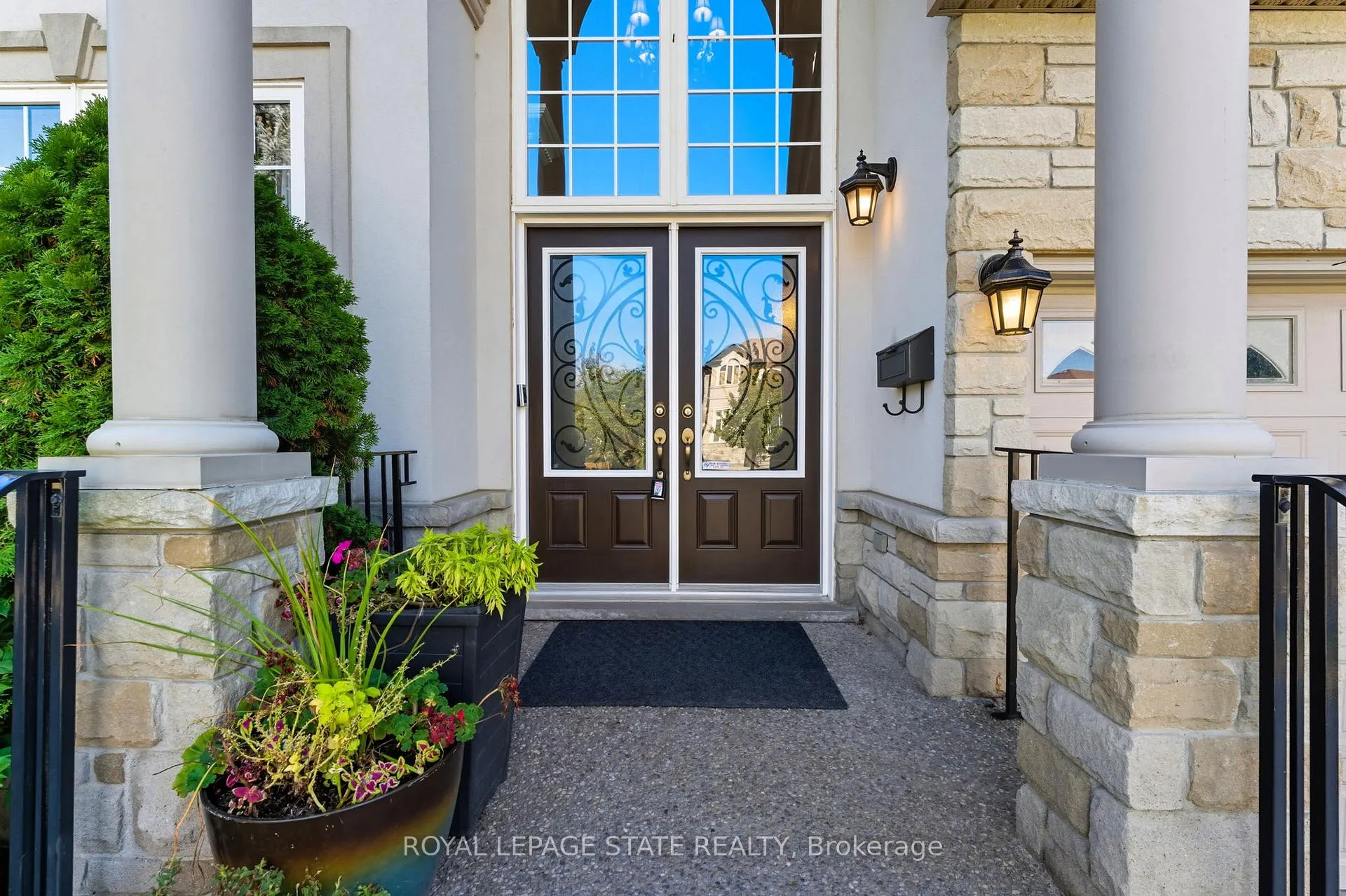 Front of 20 Lorupe Court