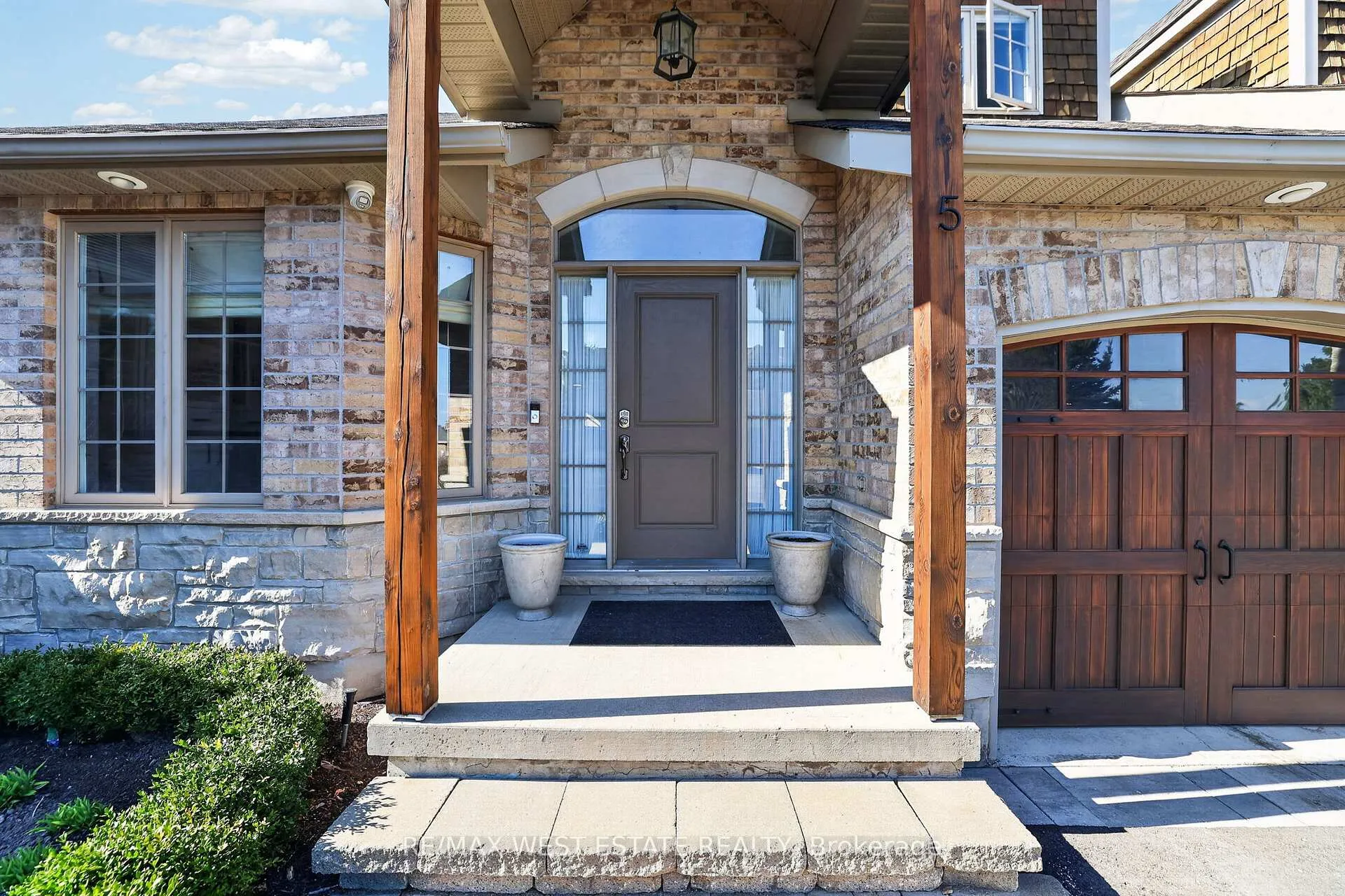 Photo 2 of Unit 5, 10 Zimmerman Drive, Caledon, Rural Caledon — HOMEH
