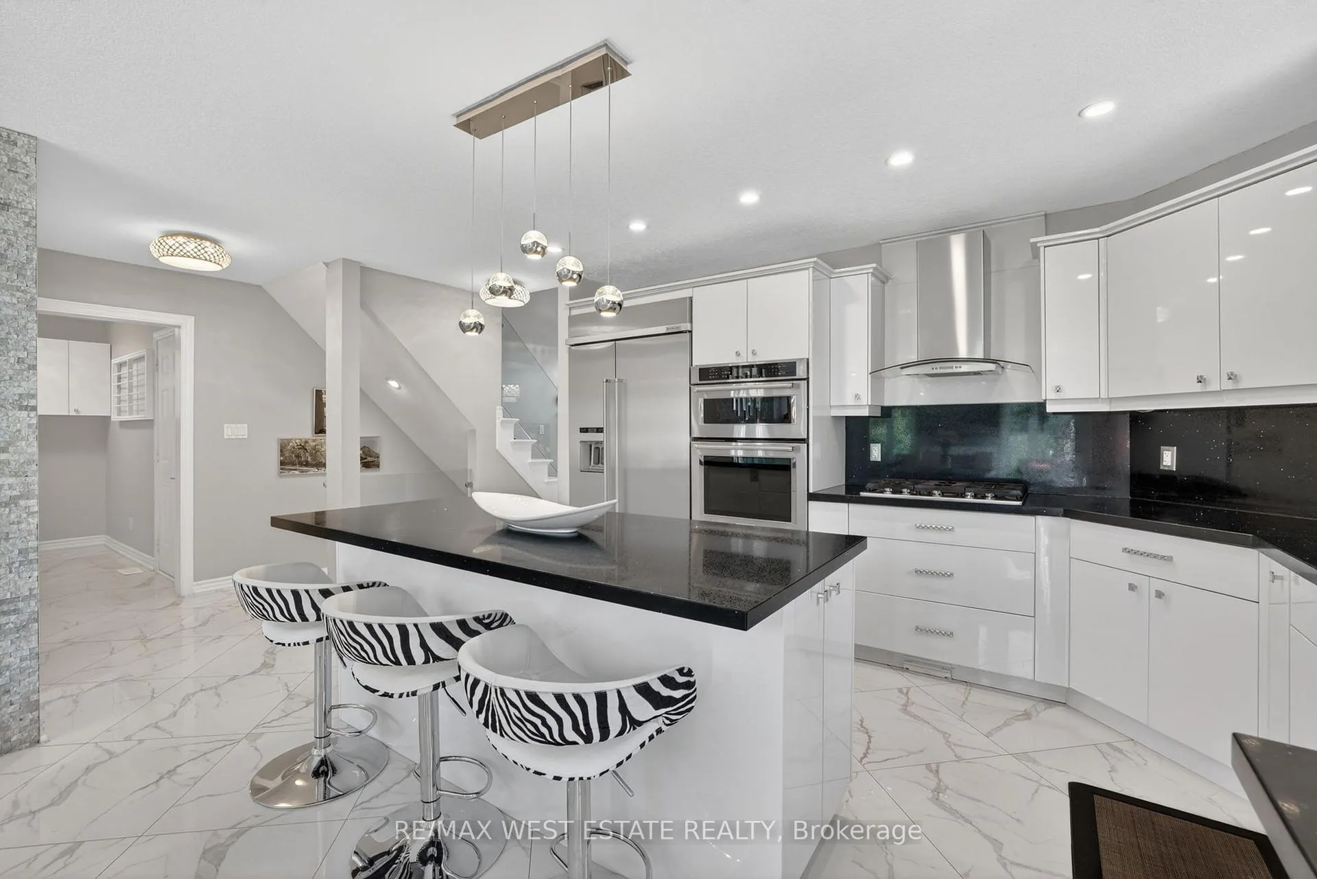 Photo 11 of Unit 5, 10 Zimmerman Drive, Caledon, Rural Caledon — HOMEH