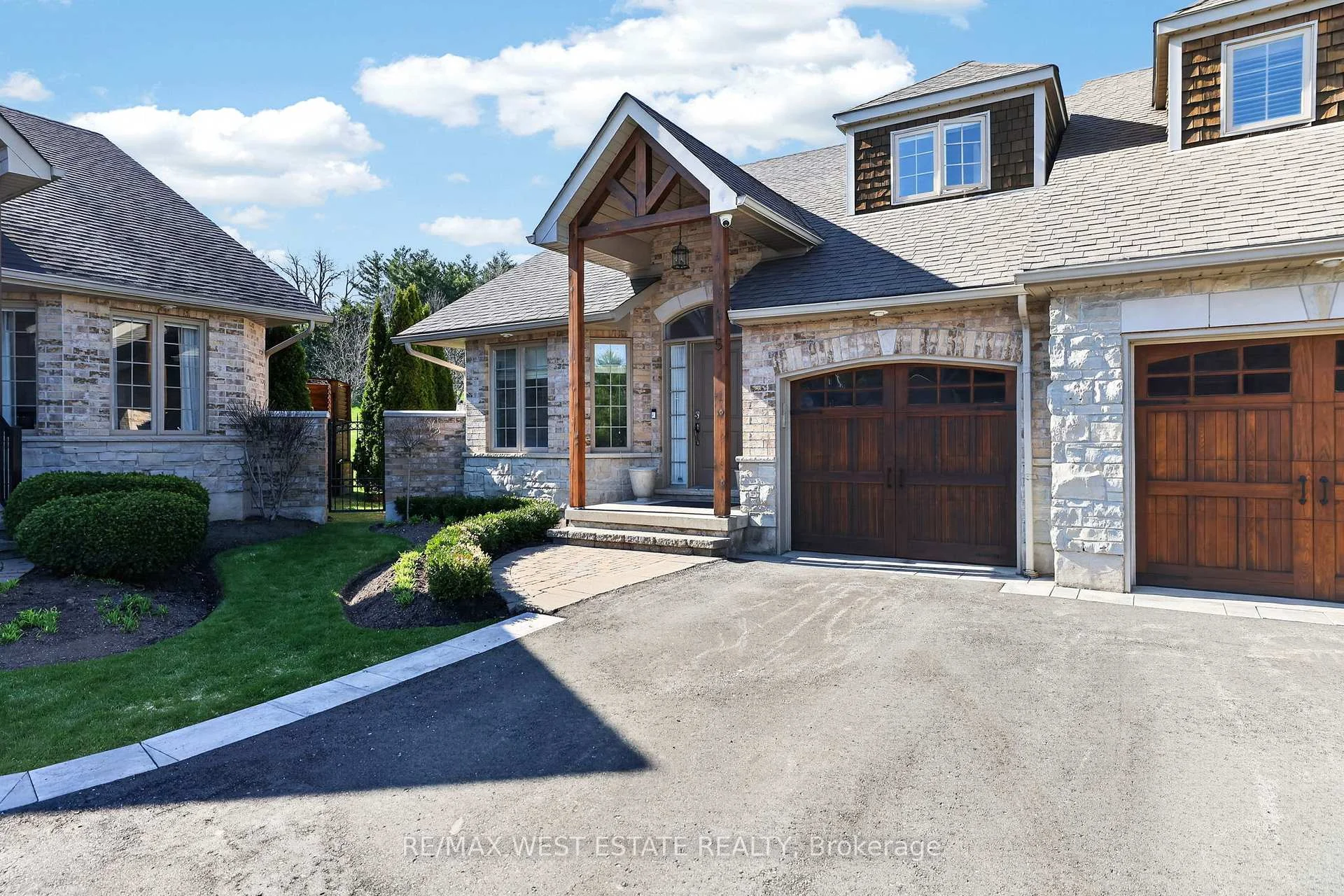 Photo 3 of Unit 5, 10 Zimmerman Drive, Caledon, Rural Caledon — HOMEH