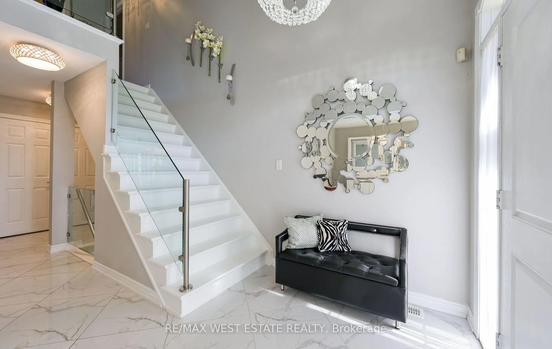 Photo 5 of Unit 5, 10 Zimmerman Drive, Caledon, Rural Caledon — HOMEH