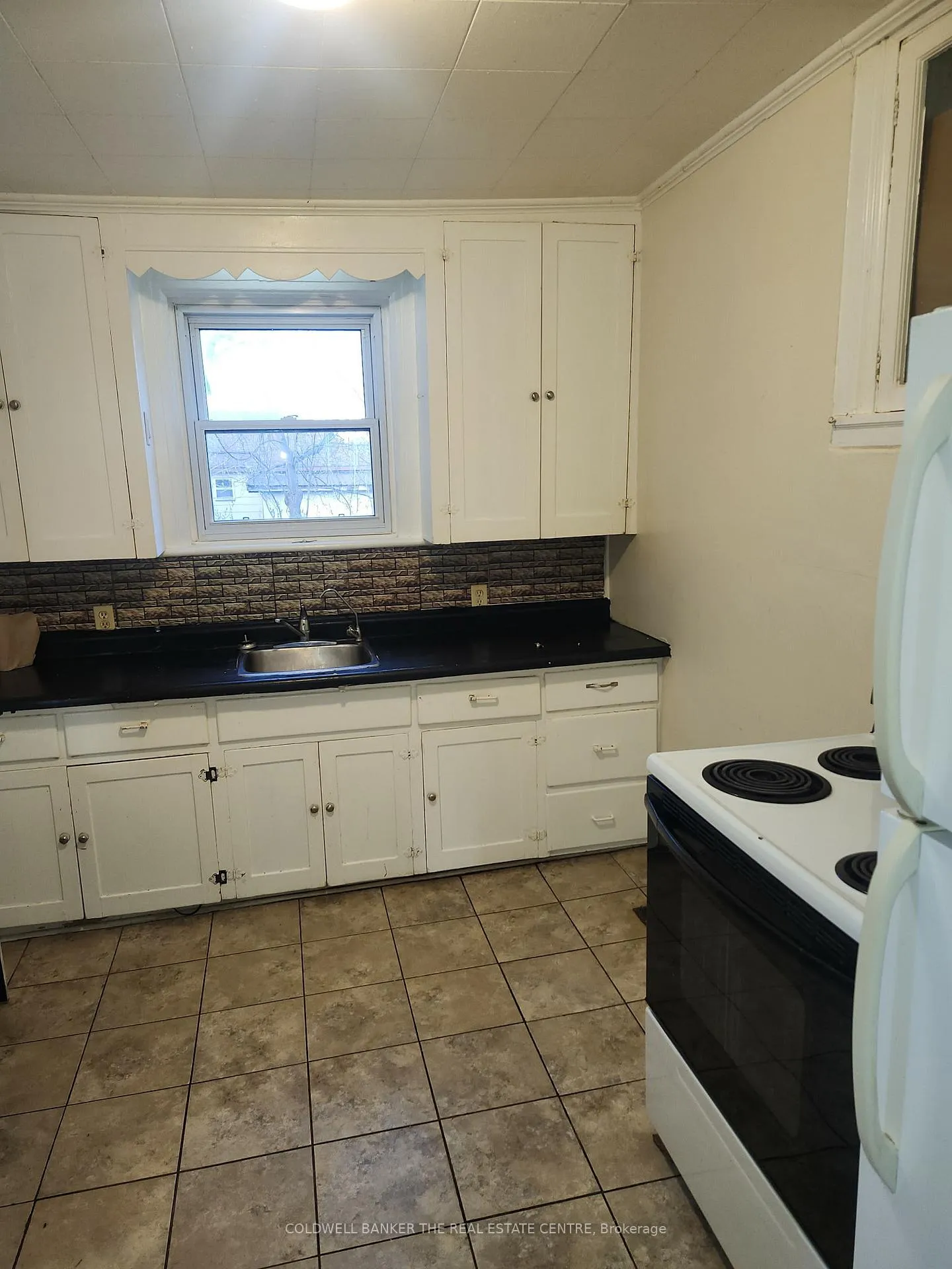 Photo 9 of Unit 2, 117 Eighth Street, Midland — HOMEH