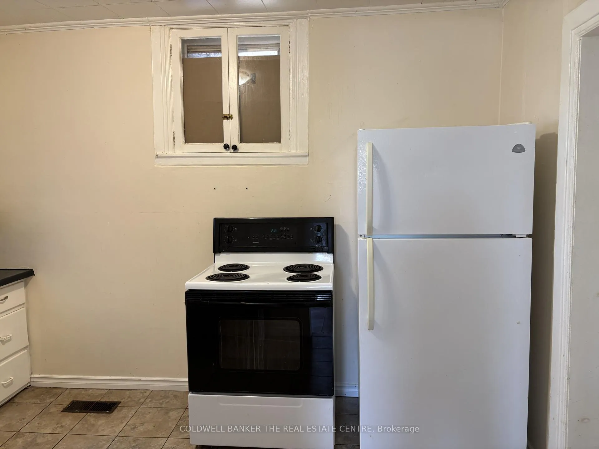 Photo 12 of Unit 2, 117 Eighth Street, Midland — HOMEH