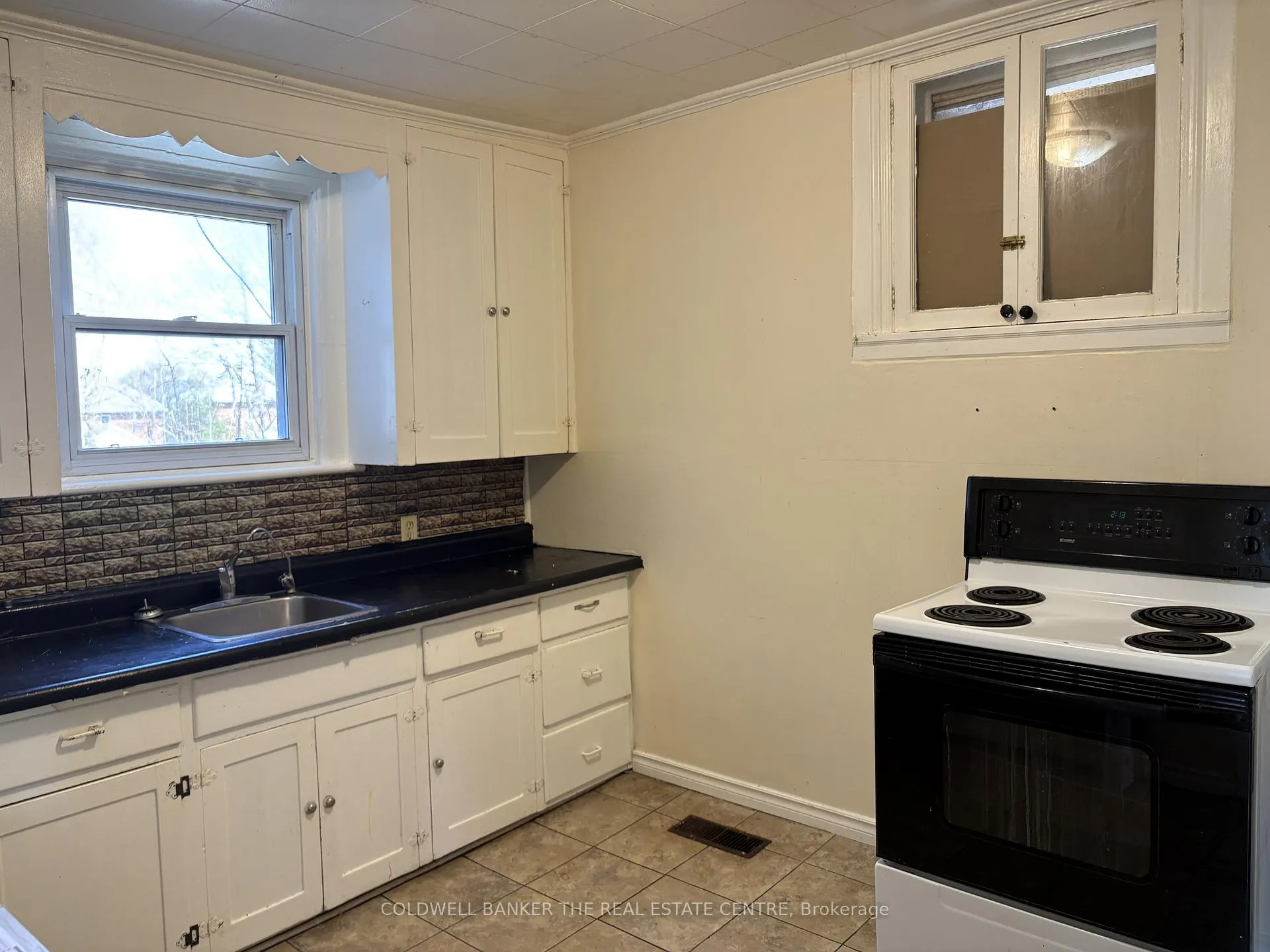 Photo 13 of Unit 2, 117 Eighth Street, Midland — HOMEH