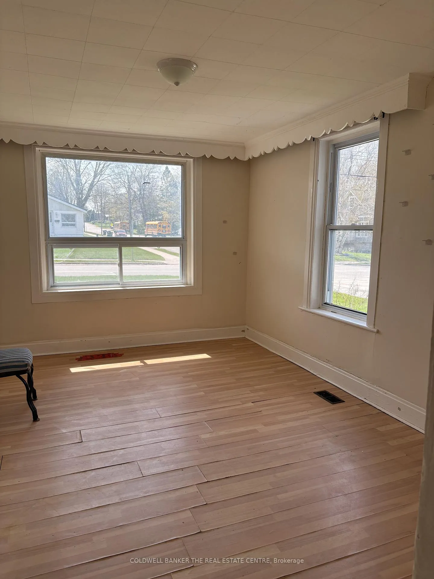 Photo 17 of Unit 2, 117 Eighth Street, Midland — HOMEH