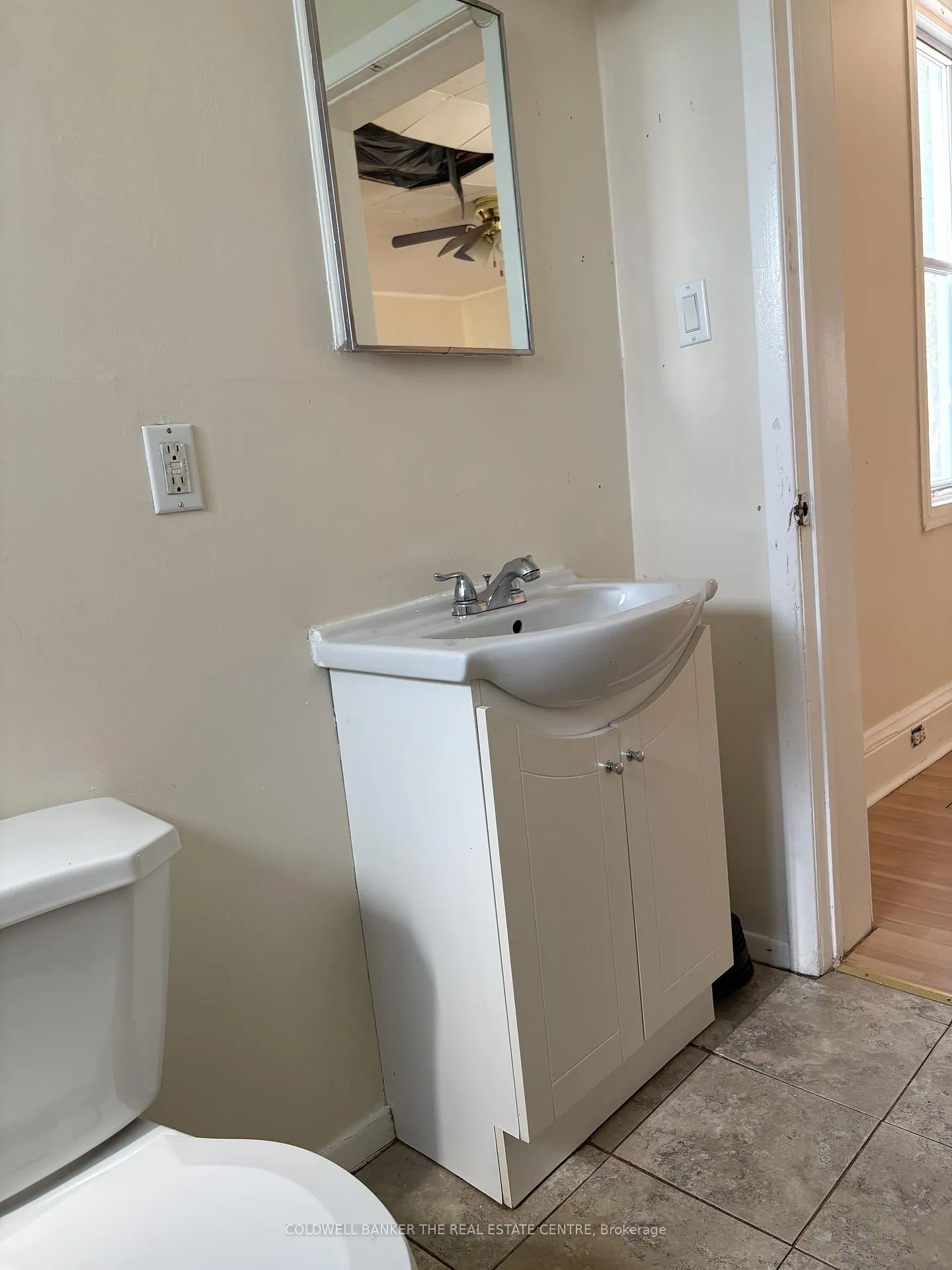 Photo 18 of Unit 2, 117 Eighth Street, Midland — HOMEH