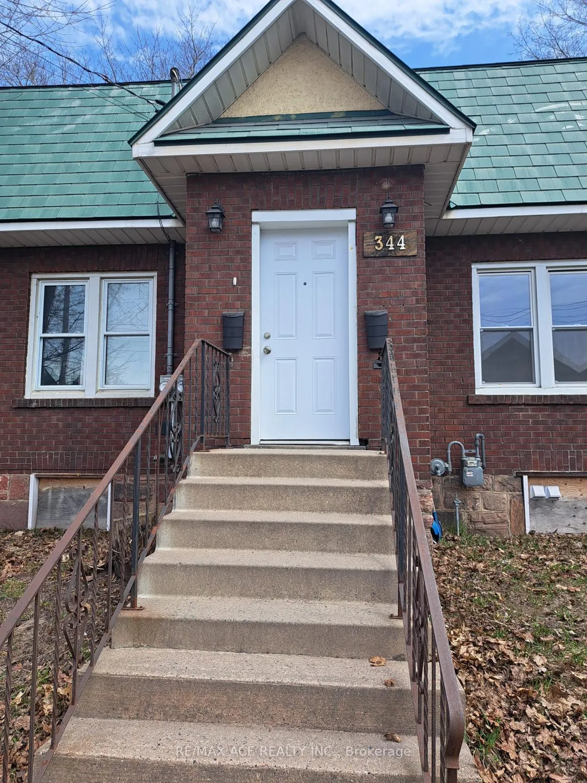 Photo 2 of 344 Wellington Street E, Sault Ste Marie — HOMEH