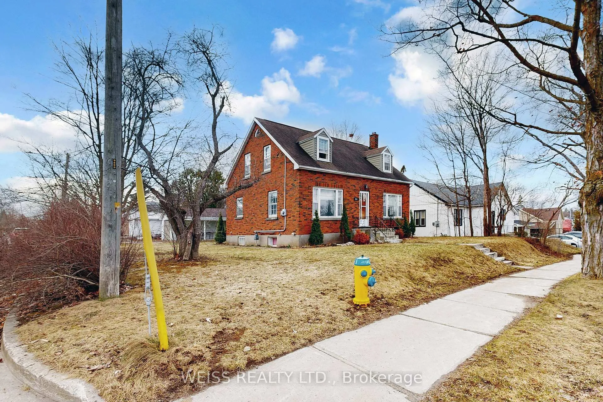 Photo 2 of 261 Wolsely Street, Peterborough, Northcrest Ward 5 — HOMEH