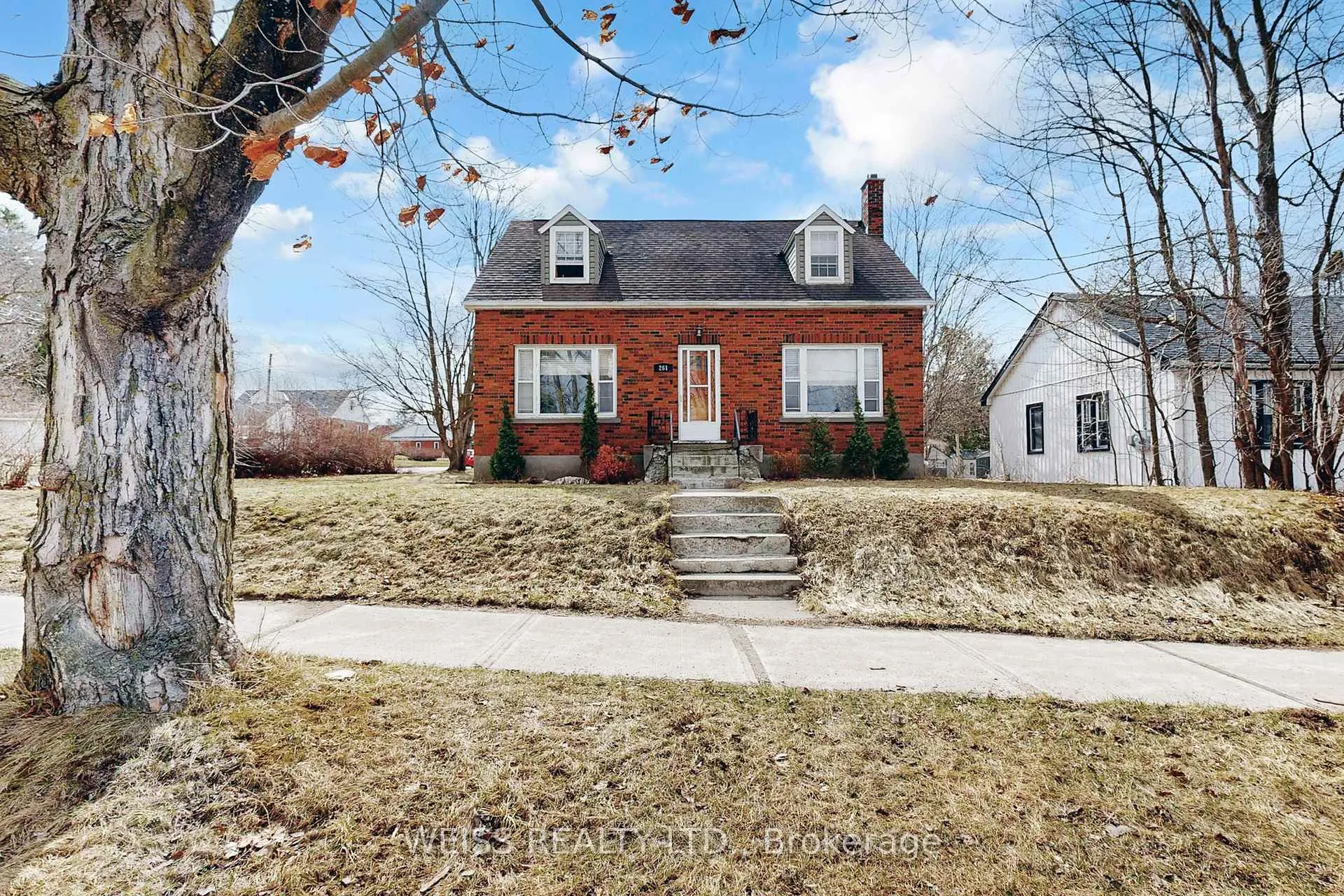 Photo 4 of 261 Wolsely Street, Peterborough, Northcrest Ward 5 — HOMEH
