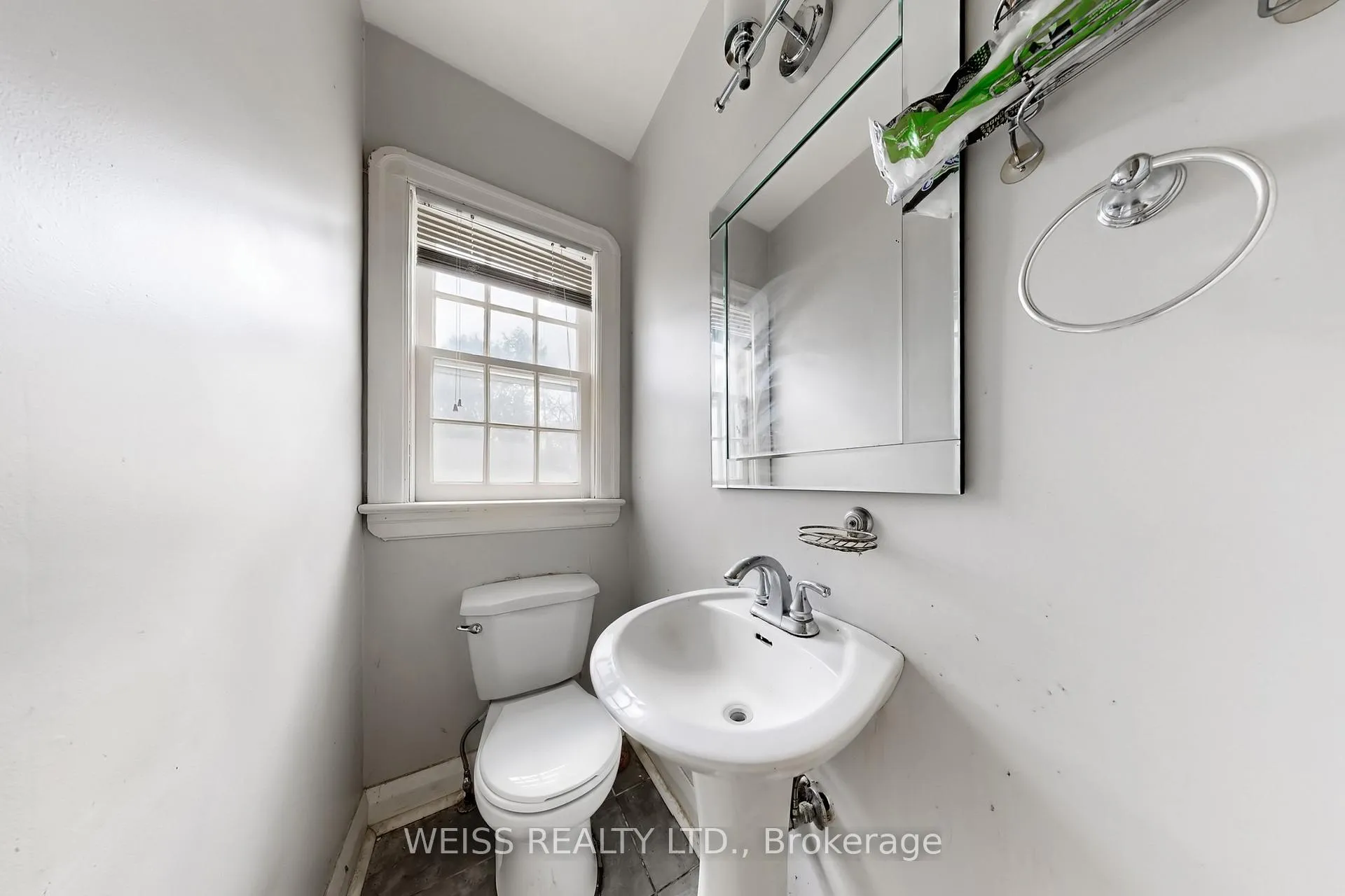 Photo 11 of 261 Wolsely Street, Peterborough, Northcrest Ward 5 — HOMEH