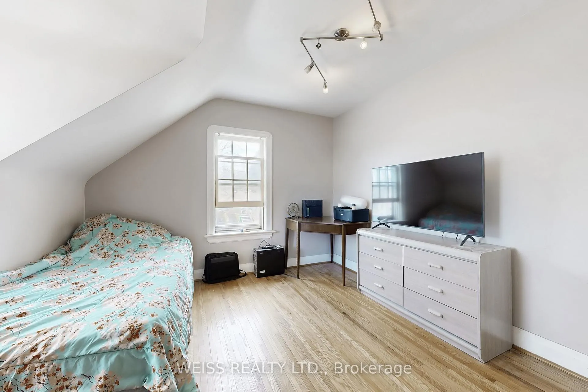 Photo 17 of 261 Wolsely Street, Peterborough, Northcrest Ward 5 — HOMEH