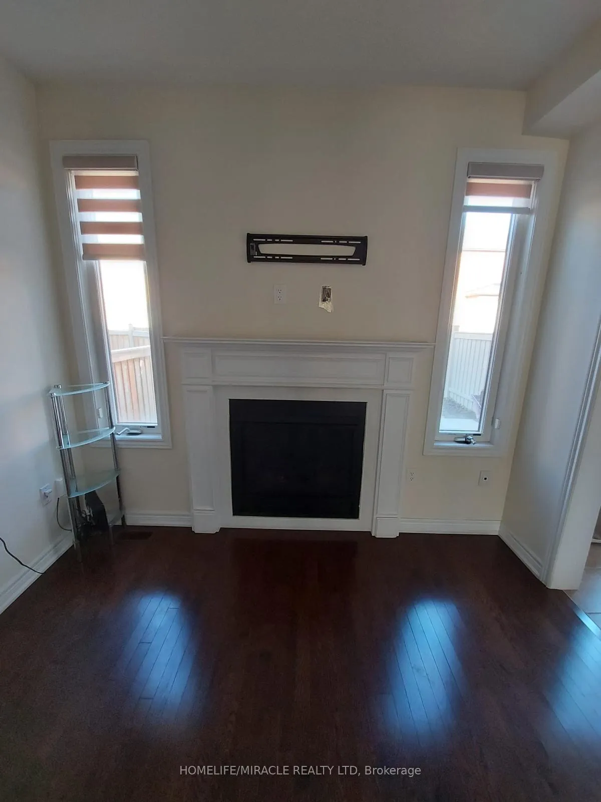 Photo 3 of 14 Ebury Drive, Brampton, Credit Valley — HOMEH