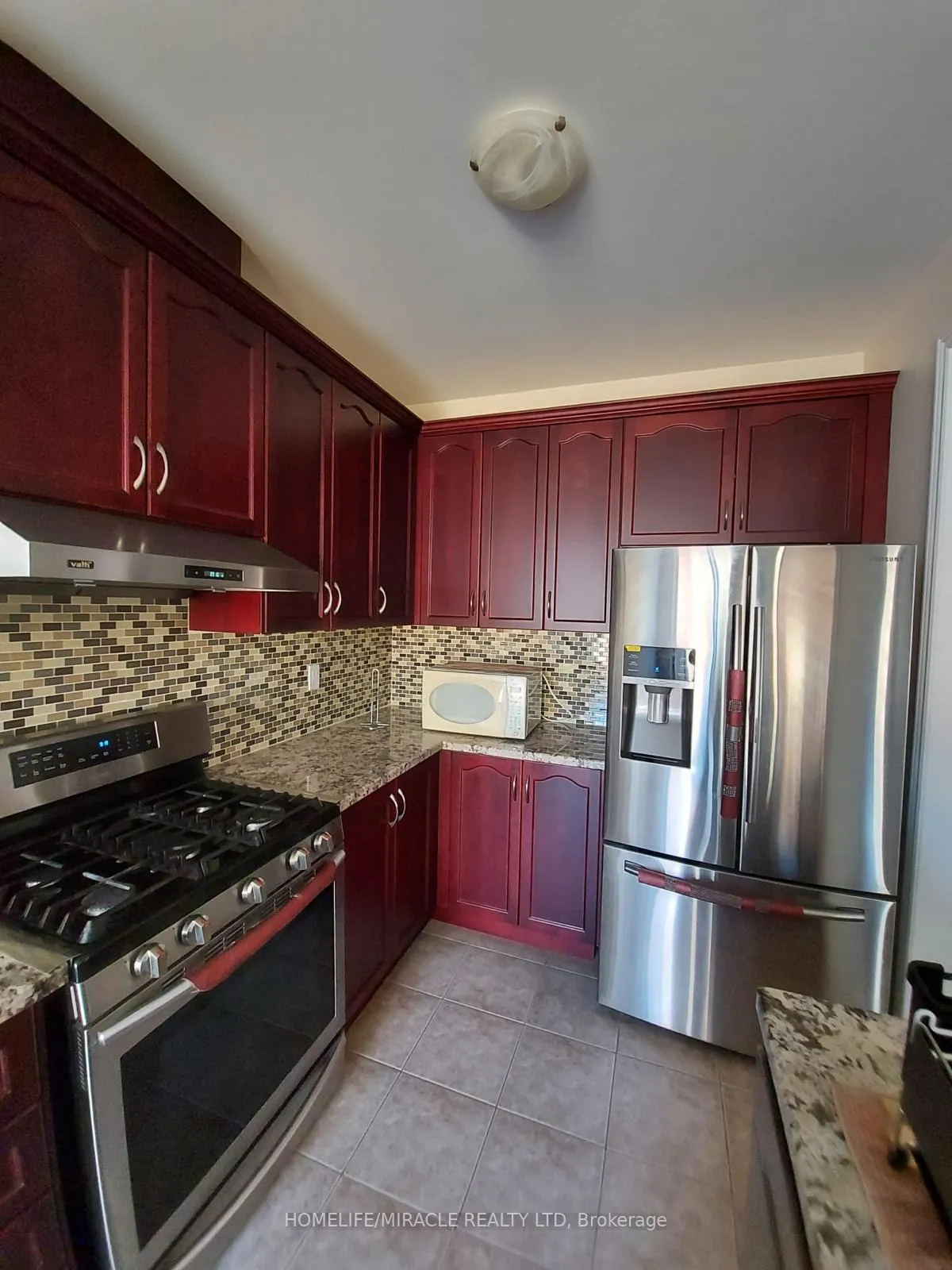 Photo 6 of 14 Ebury Drive, Brampton, Credit Valley — HOMEH