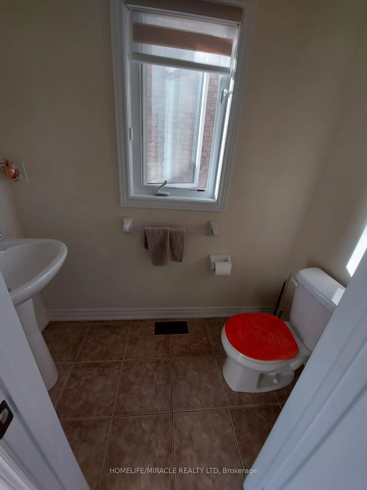 Photo 7 of 14 Ebury Drive, Brampton, Credit Valley — HOMEH