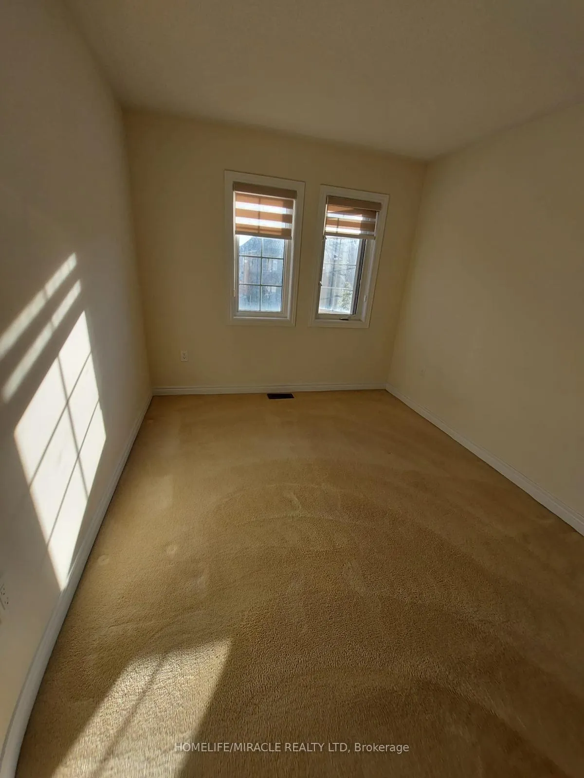 Photo 11 of 14 Ebury Drive, Brampton, Credit Valley — HOMEH