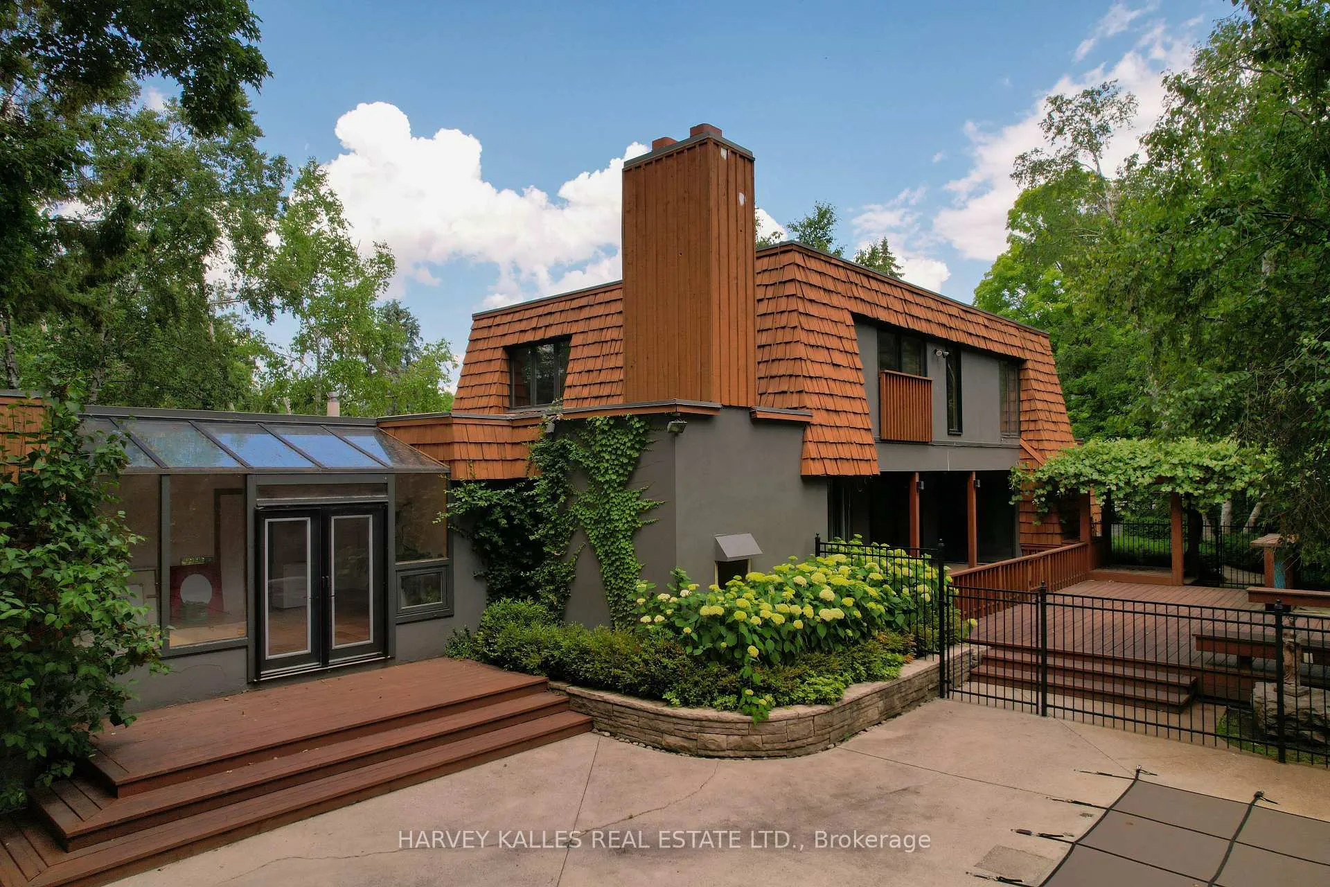Photo 2 of 23 Royal Oak Drive, Barrie, South Shore — HOMEH