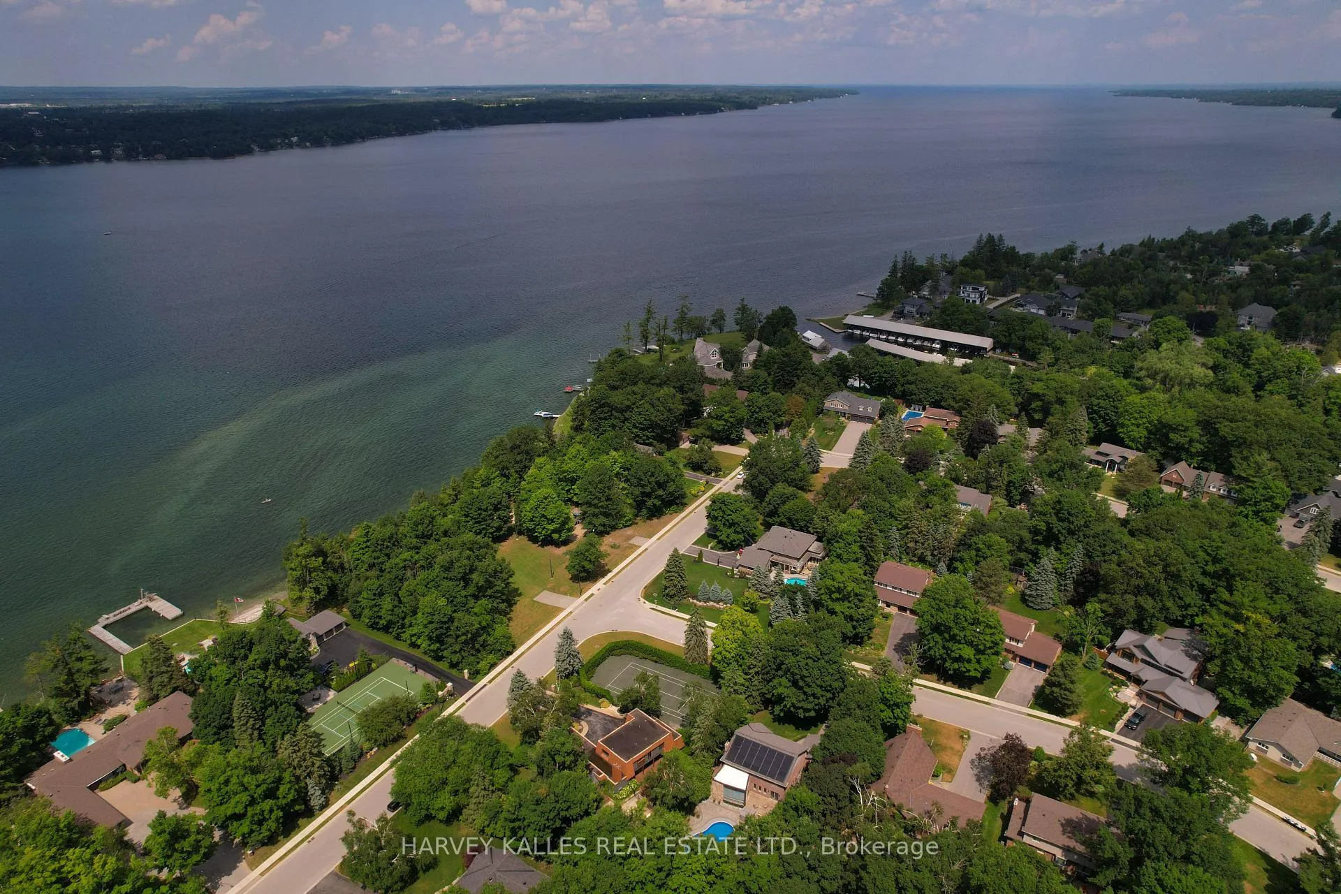 Photo 5 of 23 Royal Oak Drive, Barrie, South Shore — HOMEH