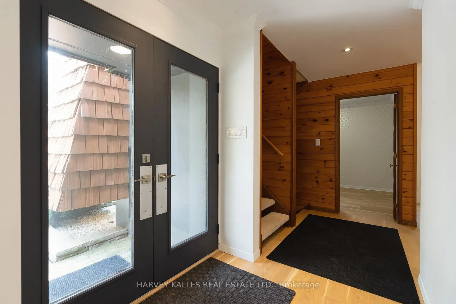 Photo 9 of 23 Royal Oak Drive, Barrie, South Shore — HOMEH