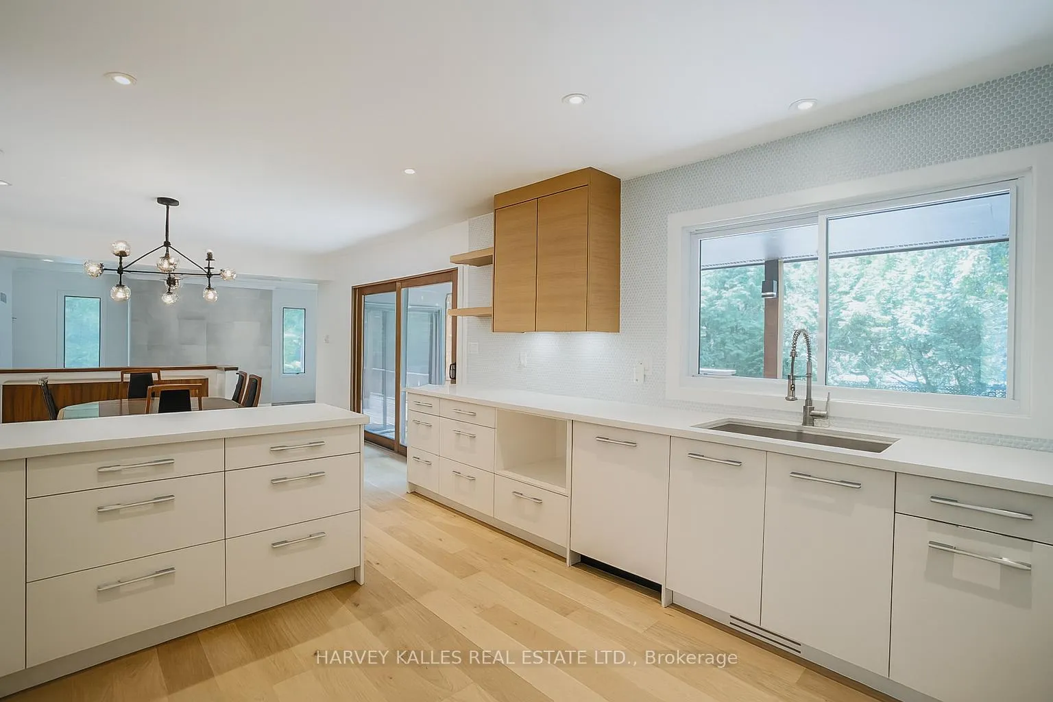 Photo 10 of 23 Royal Oak Drive, Barrie, South Shore — HOMEH