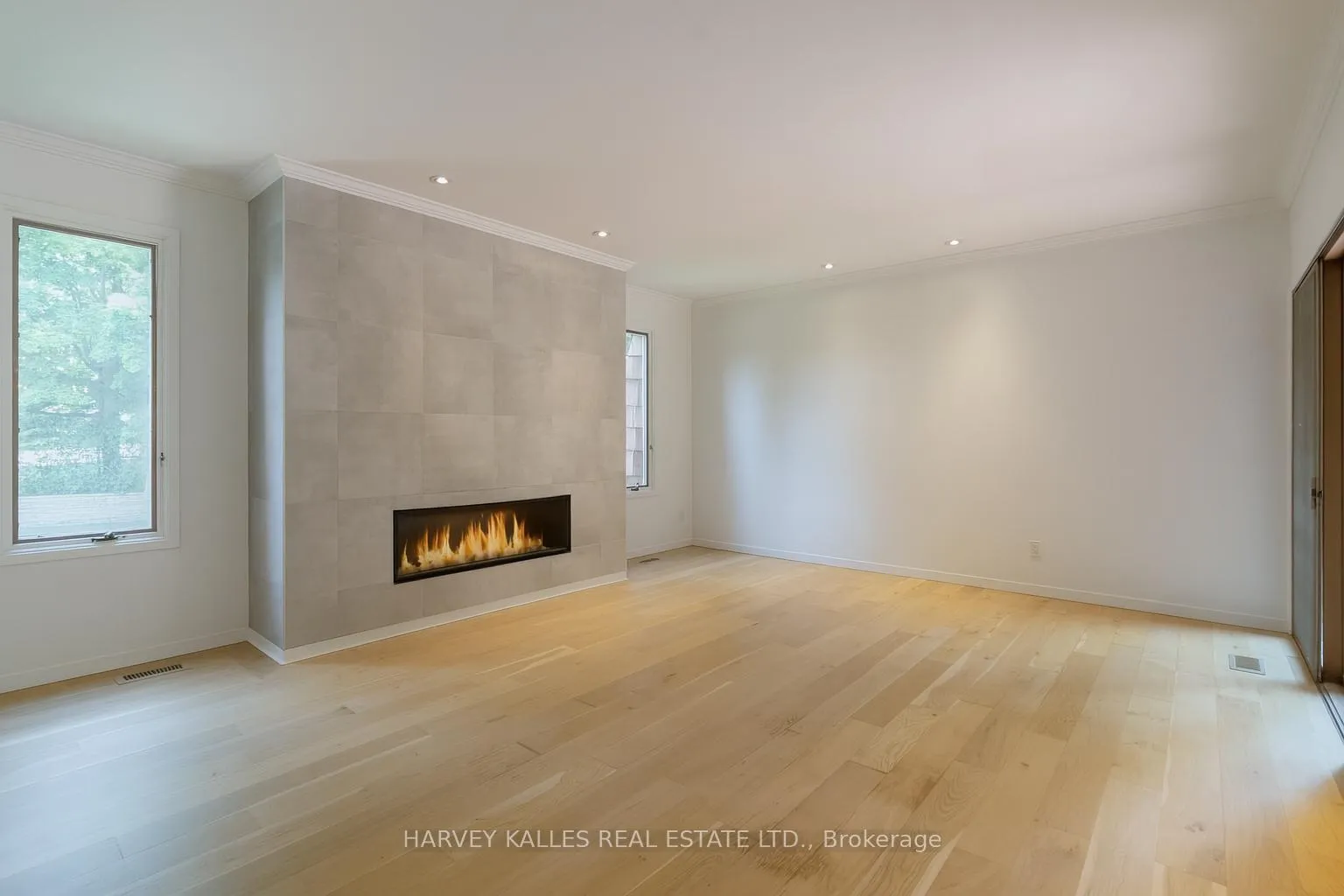 Photo 14 of 23 Royal Oak Drive, Barrie, South Shore — HOMEH