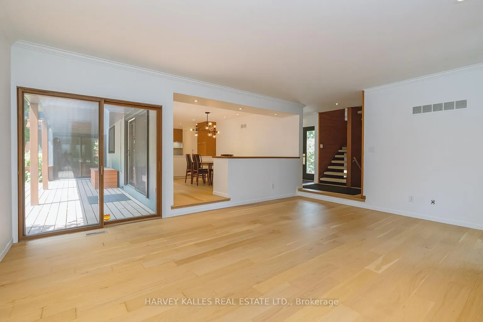 Photo 15 of 23 Royal Oak Drive, Barrie, South Shore — HOMEH