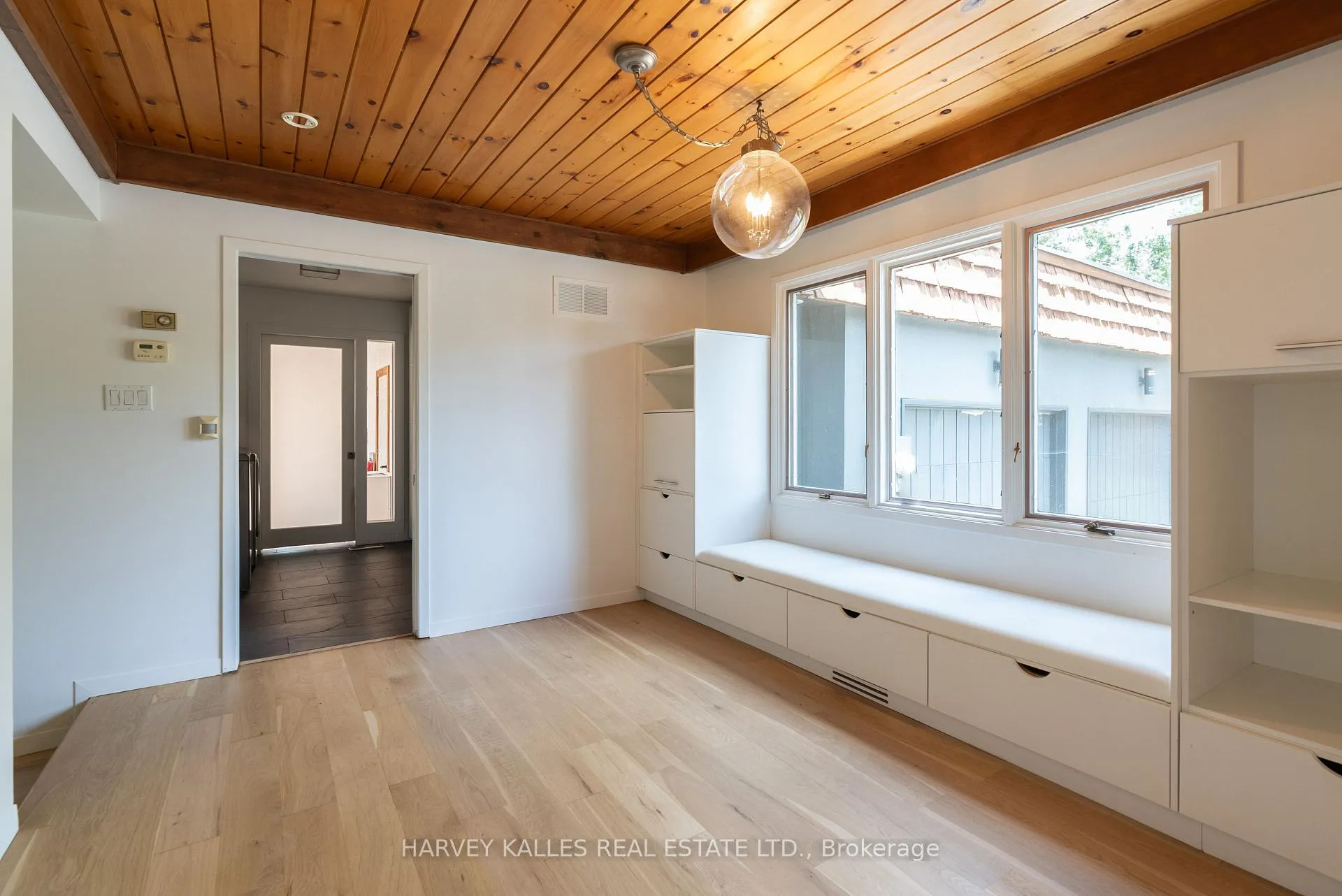 Photo 16 of 23 Royal Oak Drive, Barrie, South Shore — HOMEH