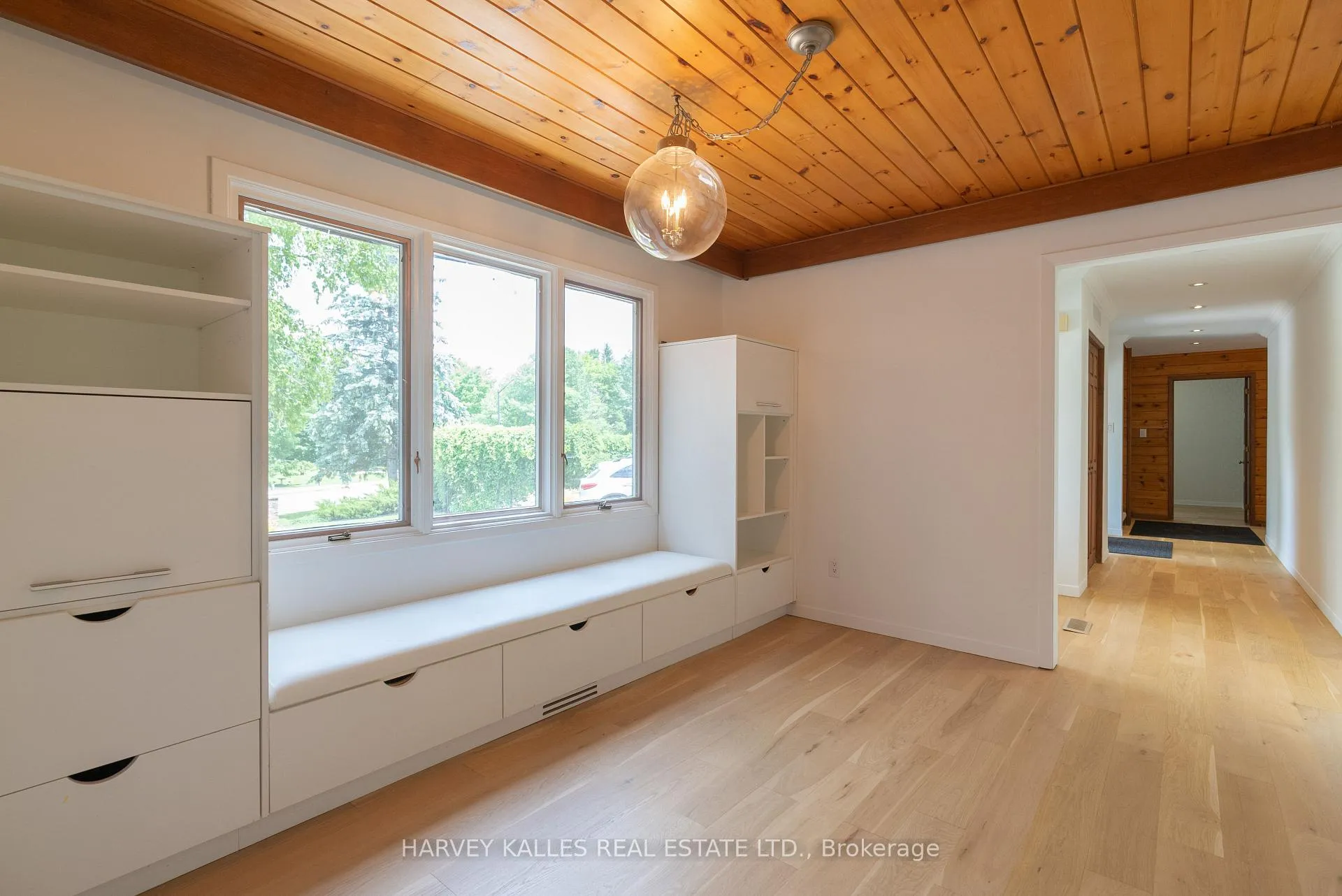 Photo 17 of 23 Royal Oak Drive, Barrie, South Shore — HOMEH