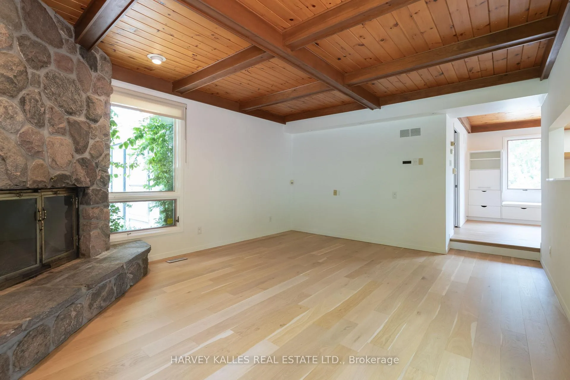 Photo 19 of 23 Royal Oak Drive, Barrie, South Shore — HOMEH