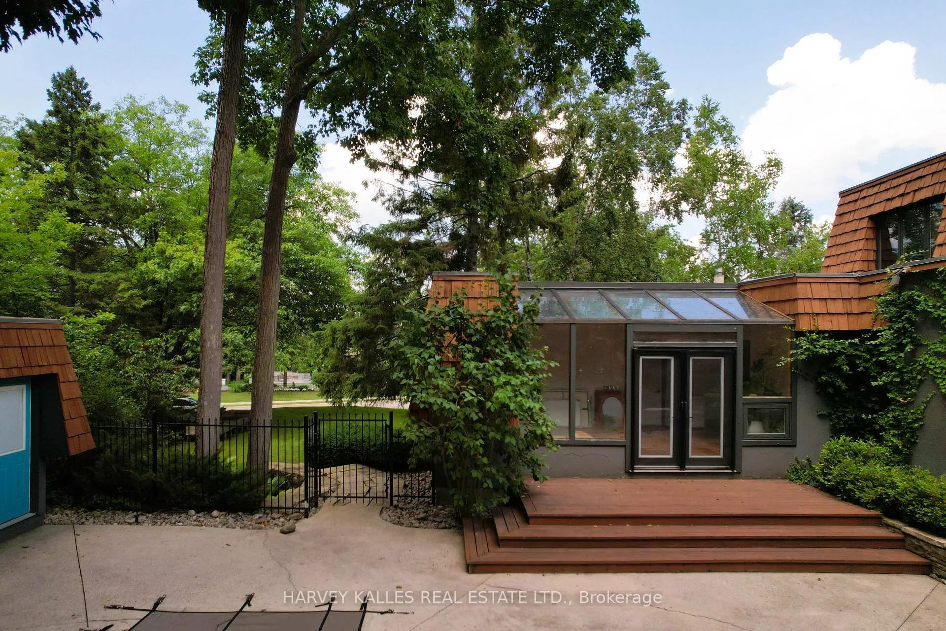 Photo 25 of 23 Royal Oak Drive, Barrie, South Shore — HOMEH