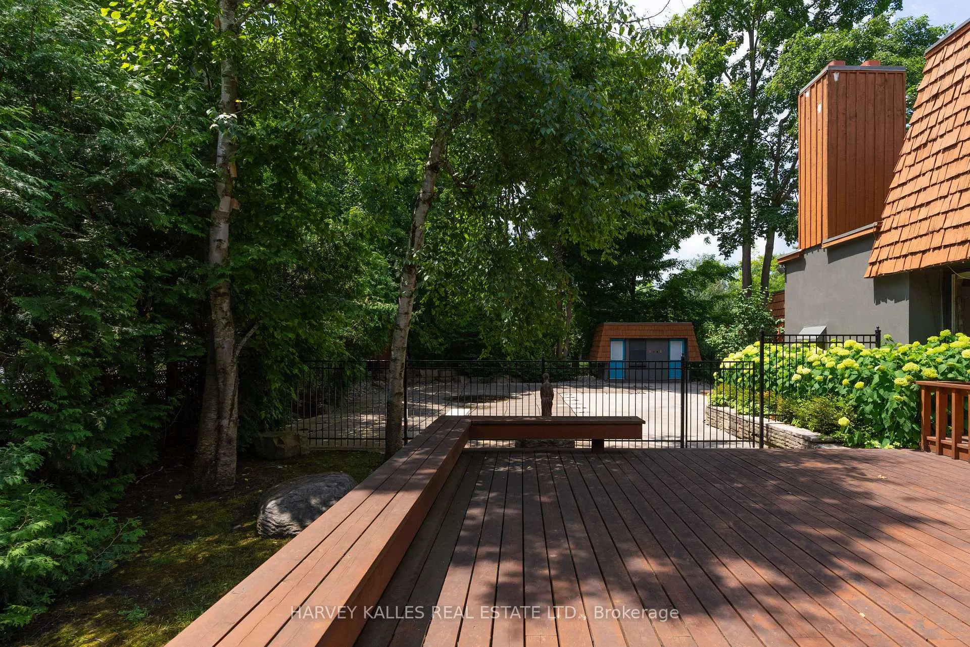 Photo 32 of 23 Royal Oak Drive, Barrie, South Shore — HOMEH