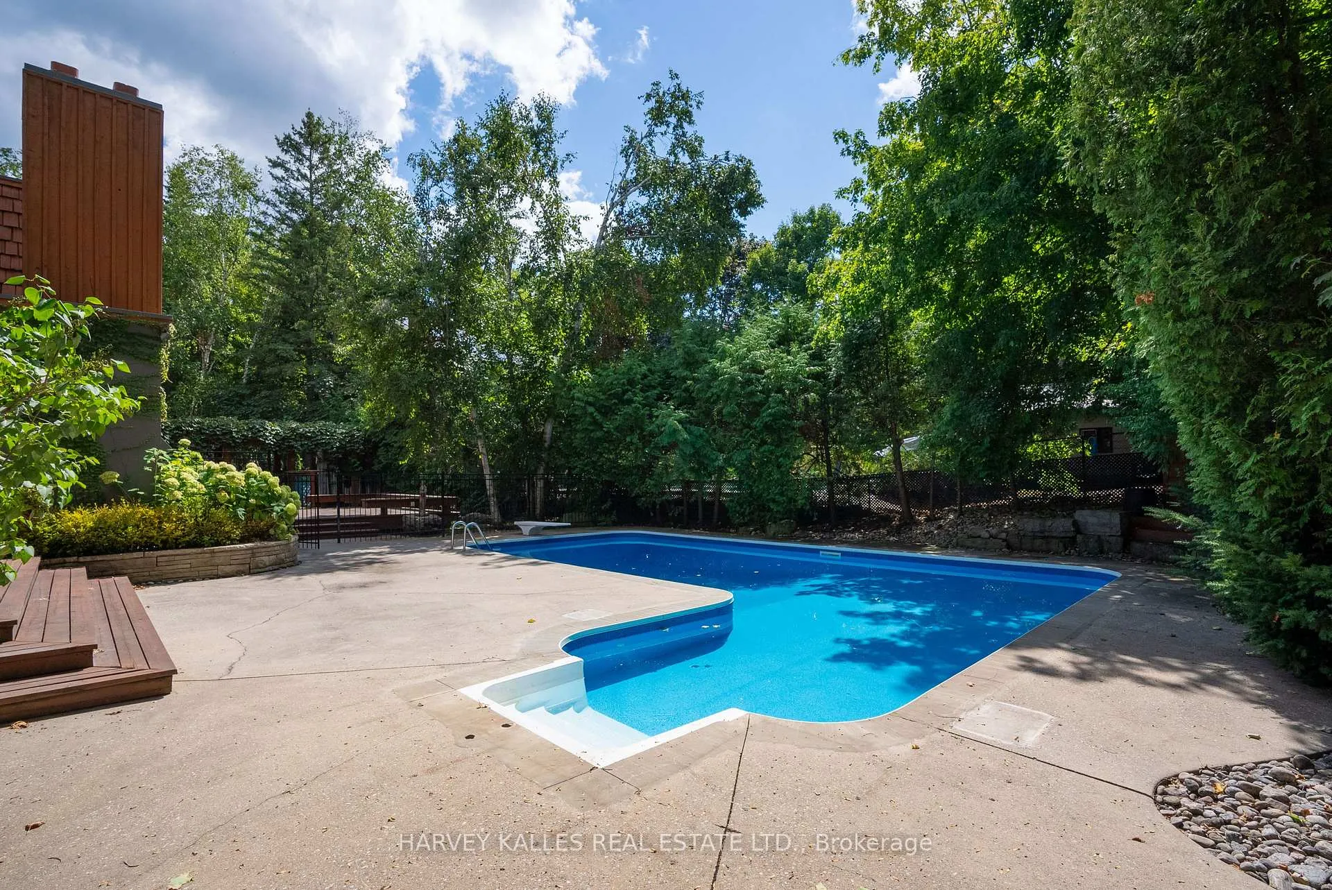 Photo 37 of 23 Royal Oak Drive, Barrie, South Shore — HOMEH