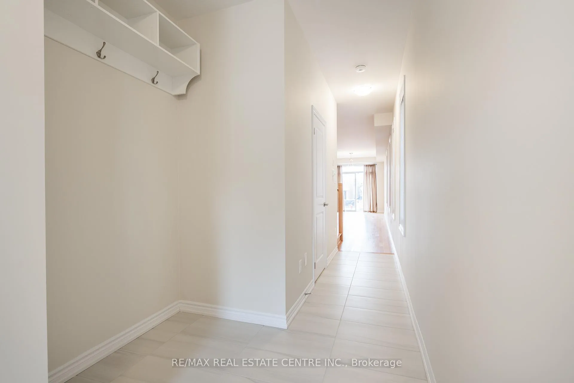 Photo 4 of 1426 Almonte Drive, Burlington, Tyandaga — HOMEH