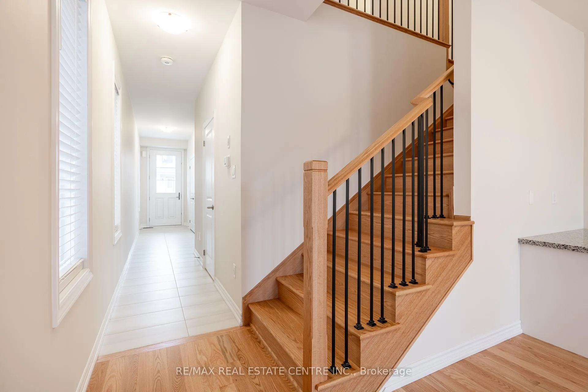 Photo 5 of 1426 Almonte Drive, Burlington, Tyandaga — HOMEH
