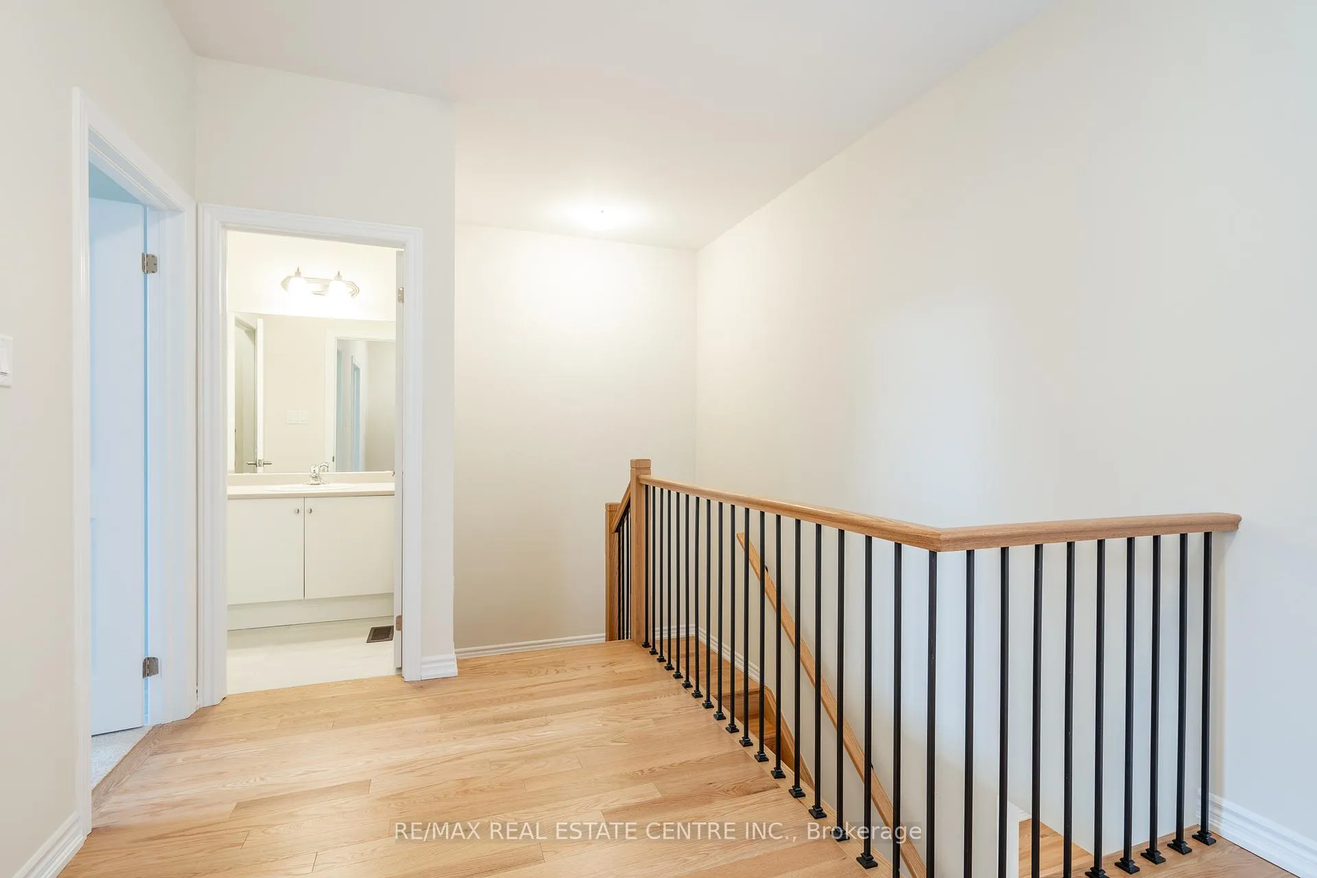 Photo 15 of 1426 Almonte Drive, Burlington, Tyandaga — HOMEH