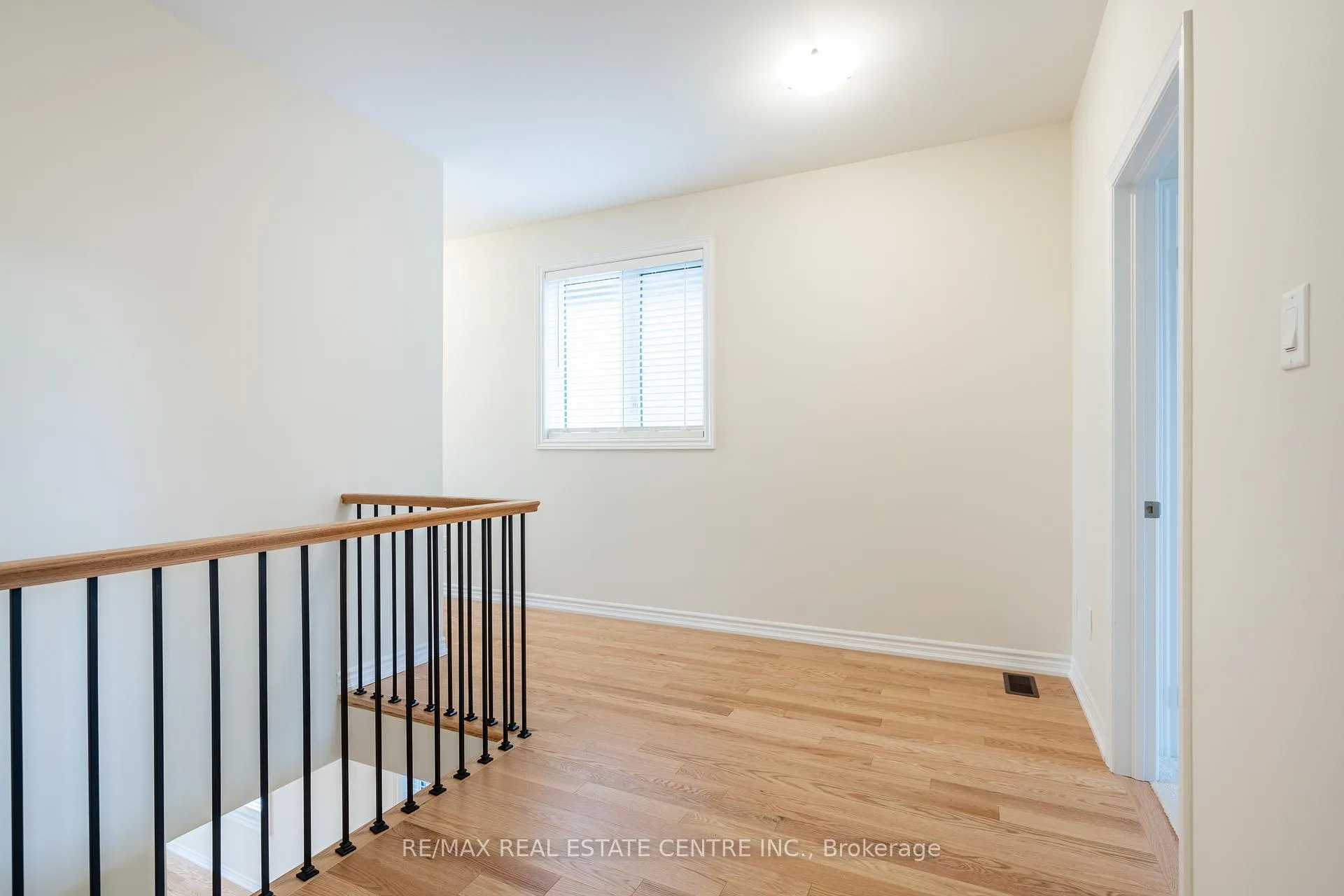 Photo 16 of 1426 Almonte Drive, Burlington, Tyandaga — HOMEH
