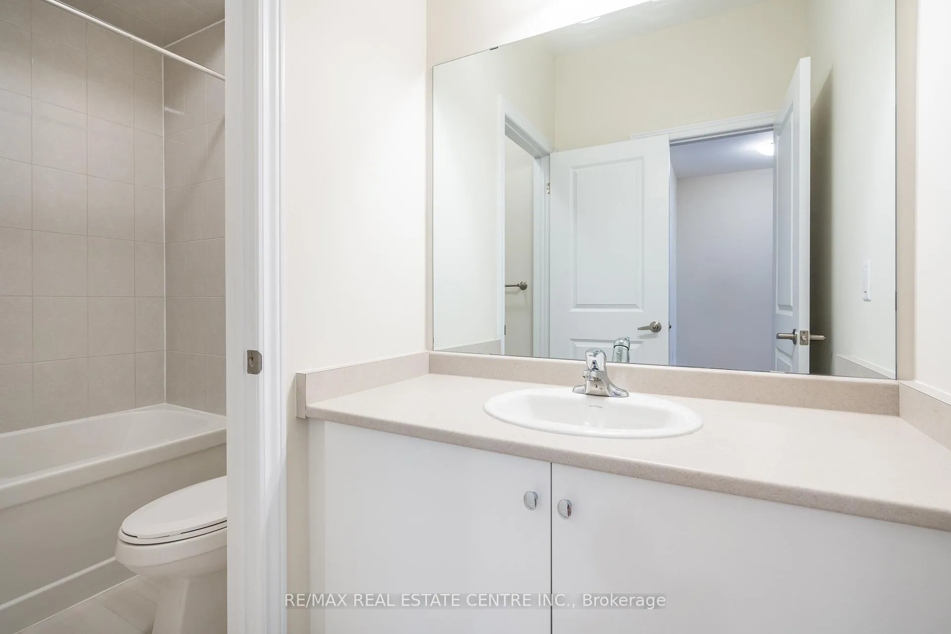Photo 18 of 1426 Almonte Drive, Burlington, Tyandaga — HOMEH