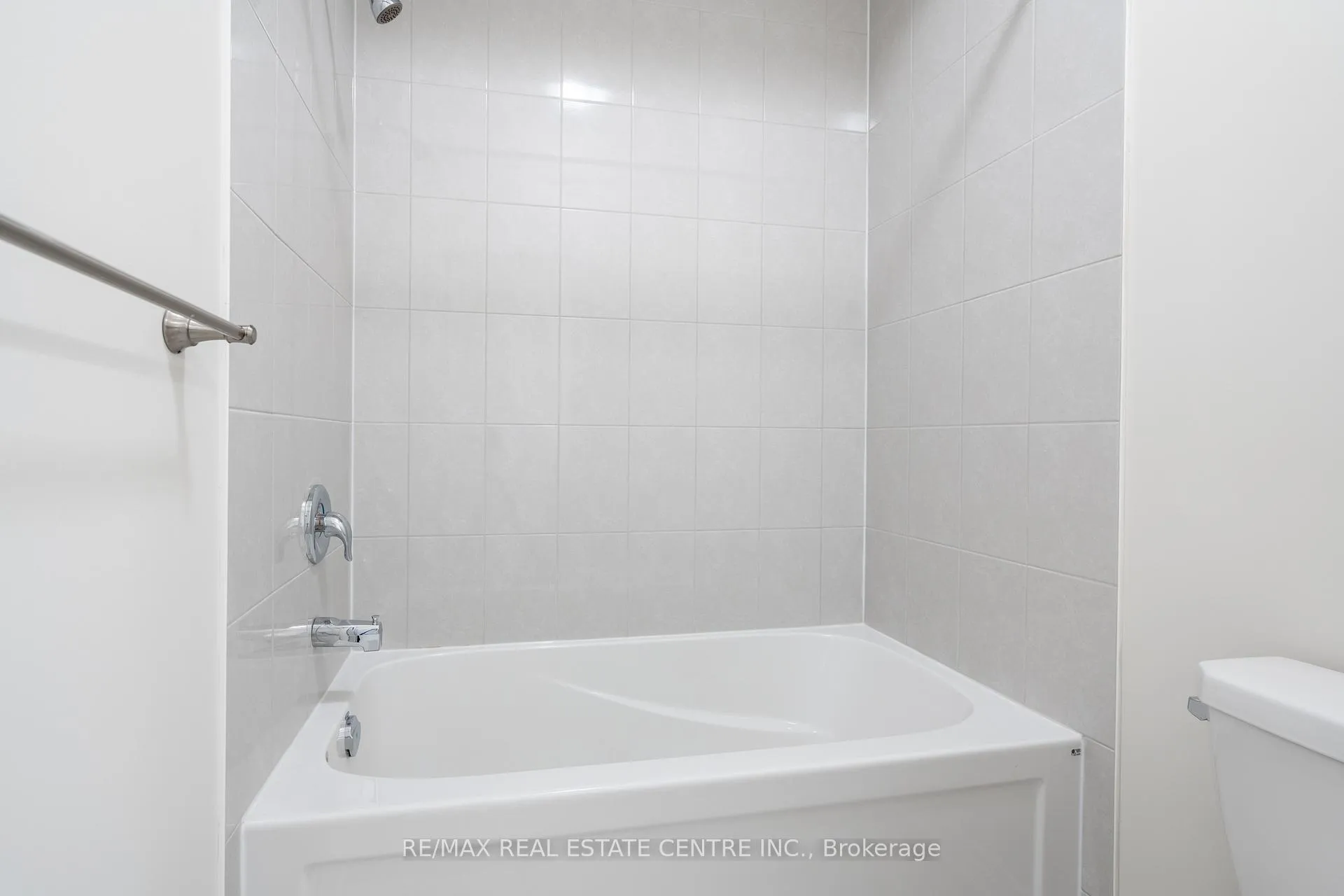 Photo 19 of 1426 Almonte Drive, Burlington, Tyandaga — HOMEH